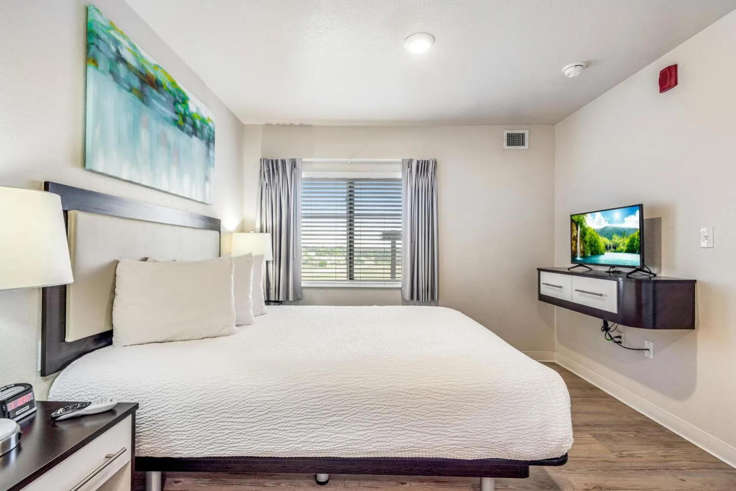 Bedroom, Bed in Parks Residential Denver