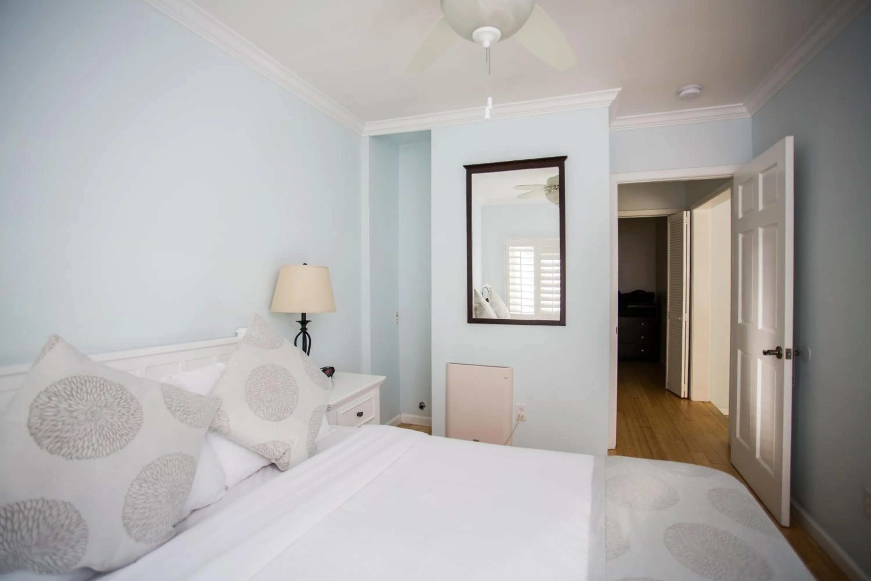 Bedroom, Bed in Venice on the Beach Hotel