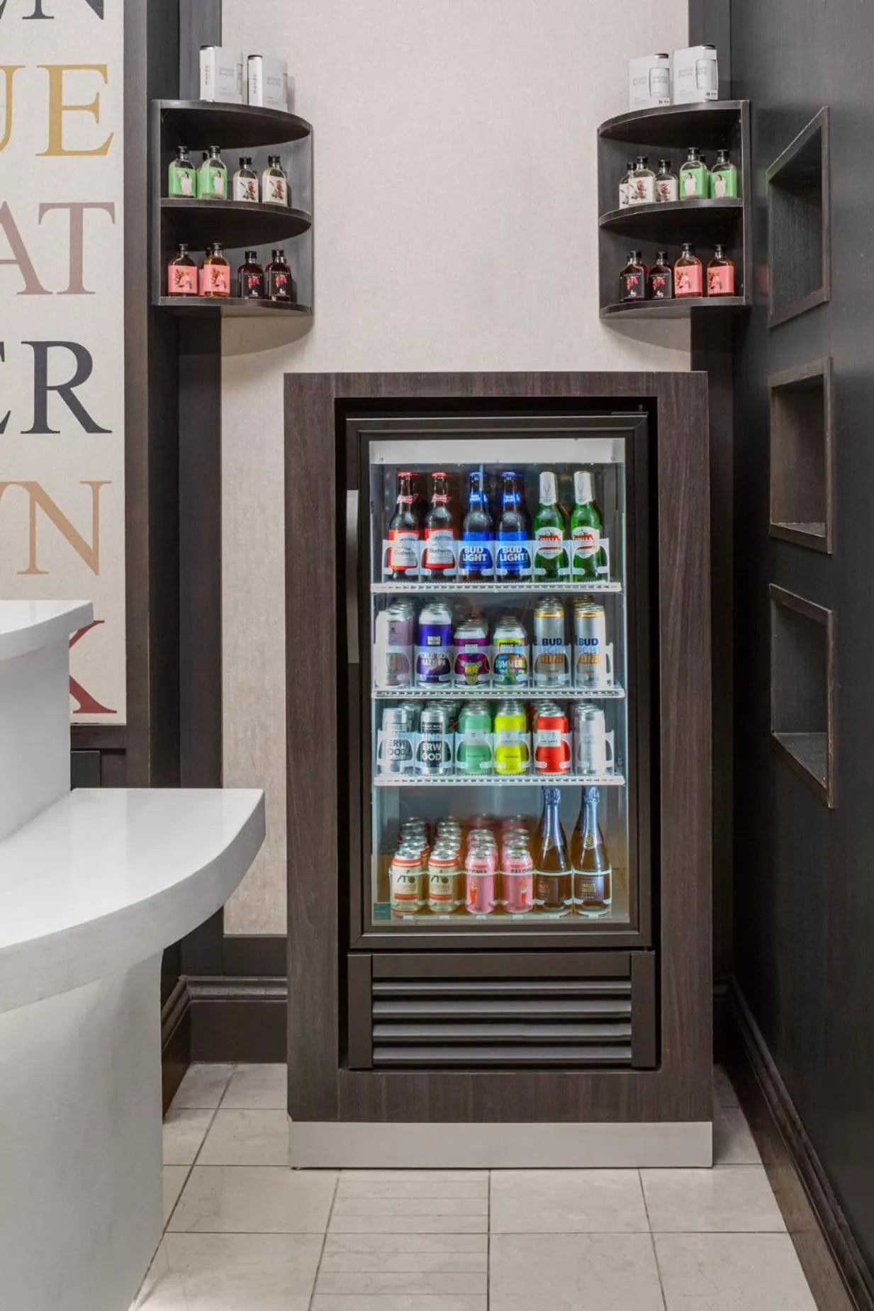 Supermarket/grocery shop in Courtyard New York Manhattan/Midtown East