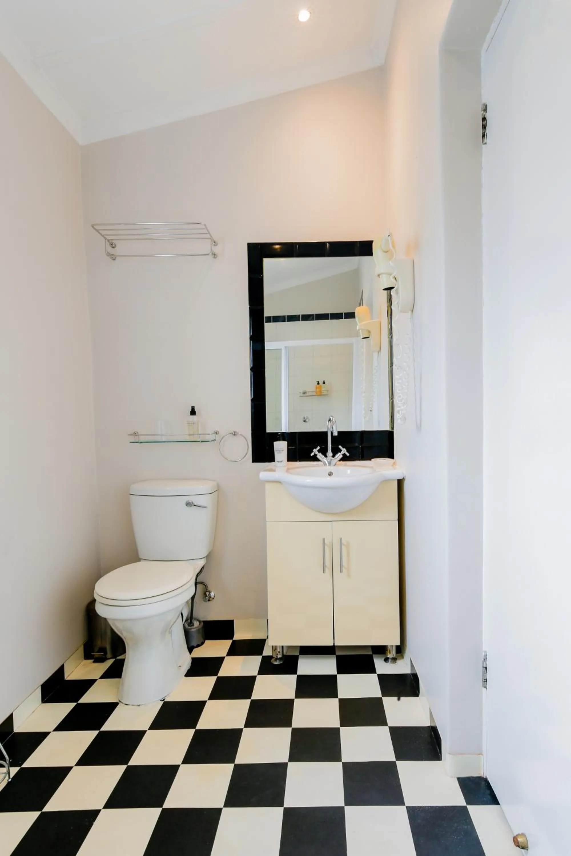 Bathroom in Eendracht Apartments