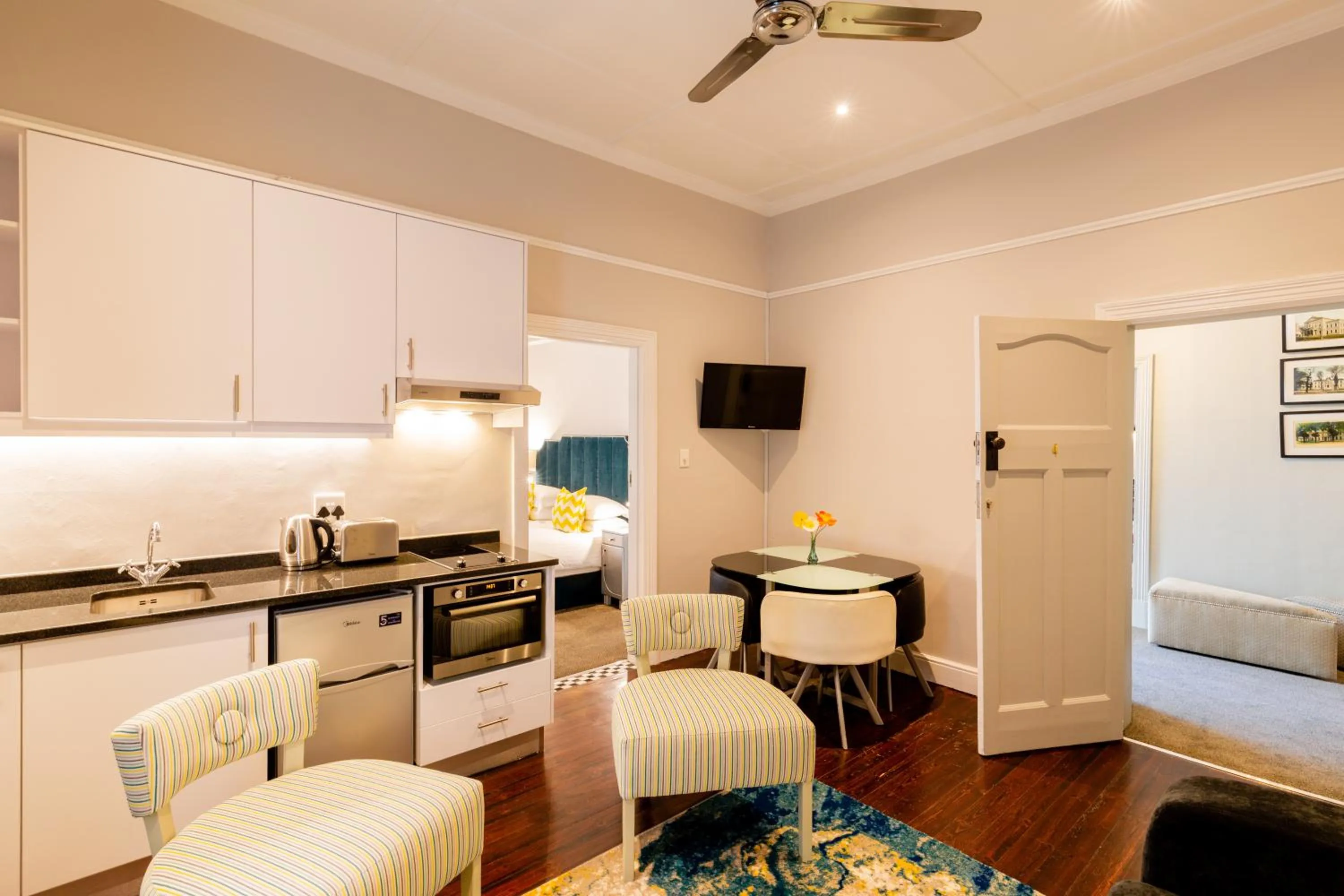 Dining area in Eendracht Apartments