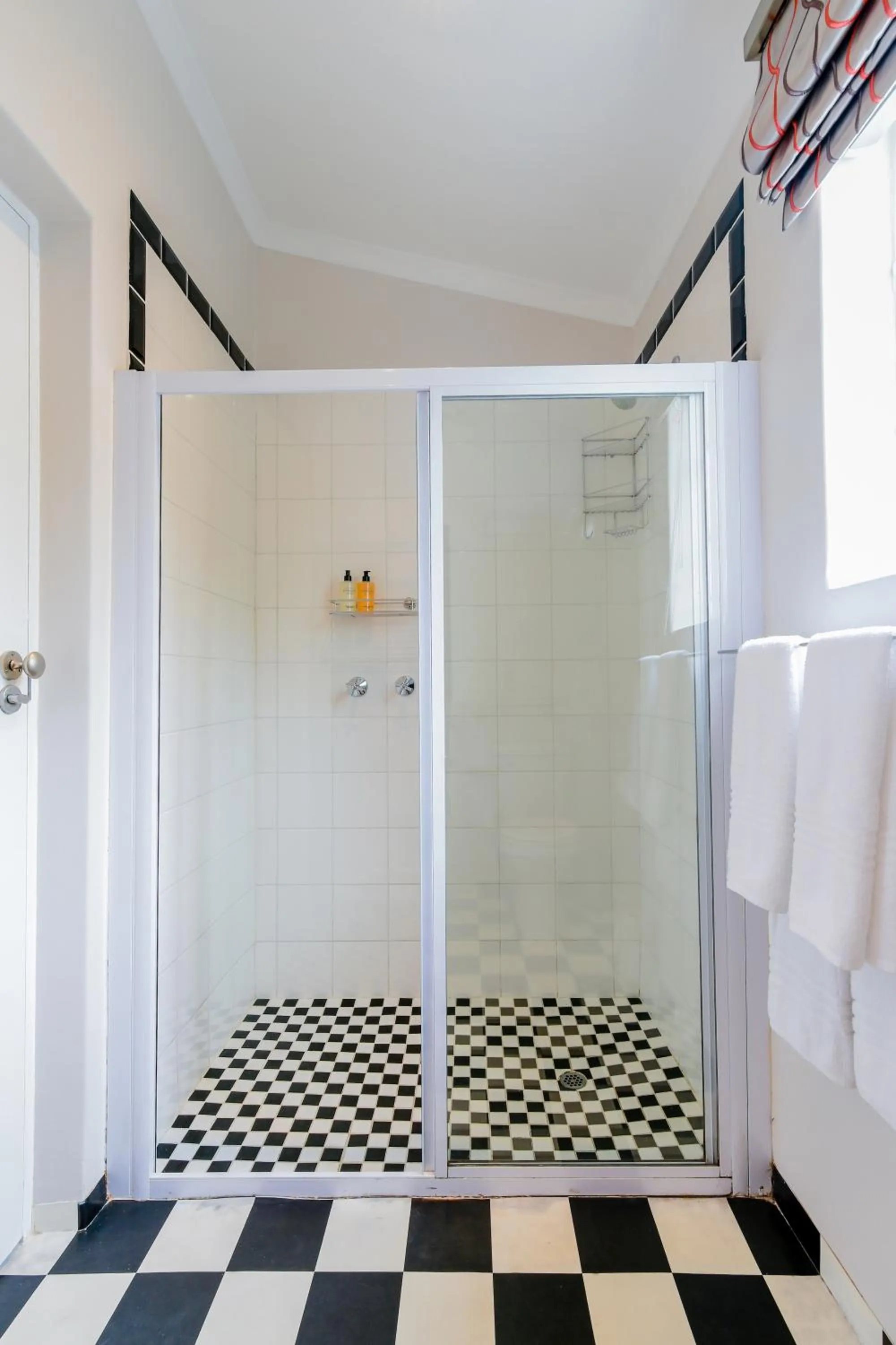 Shower in Eendracht Apartments
