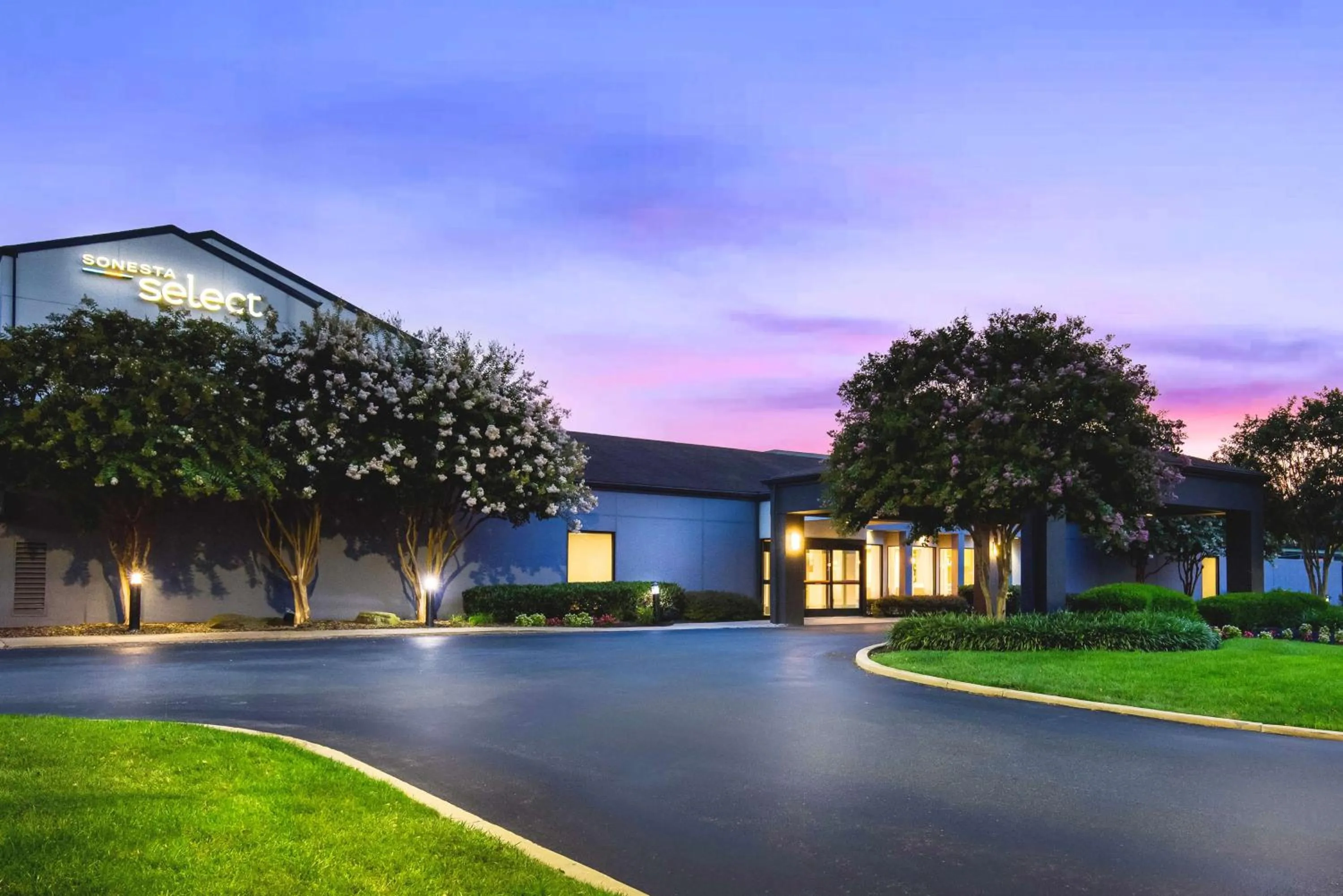 Property building in Sonesta Select Philadelphia Airport