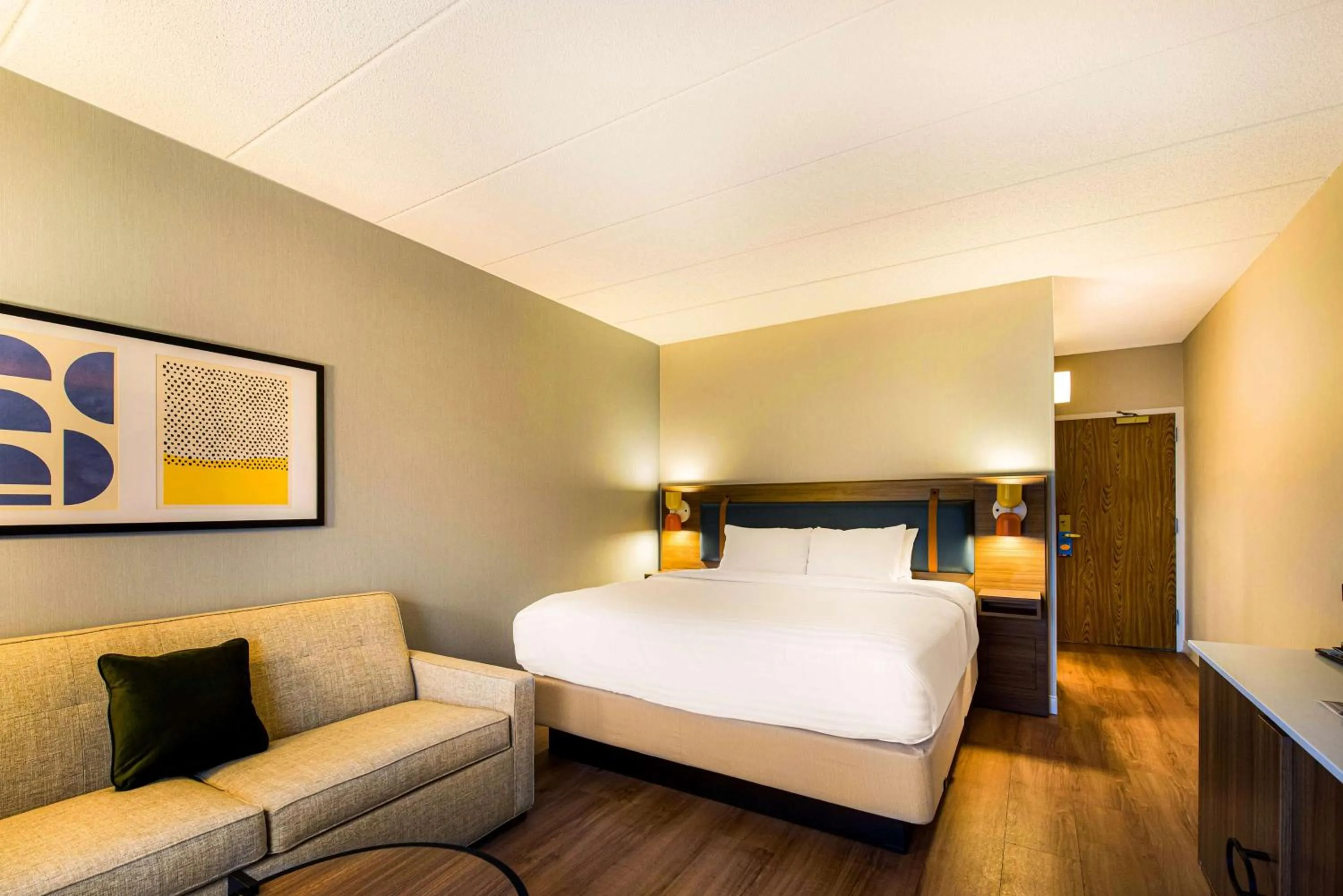 Bedroom, Bed in Sonesta Select Philadelphia Airport