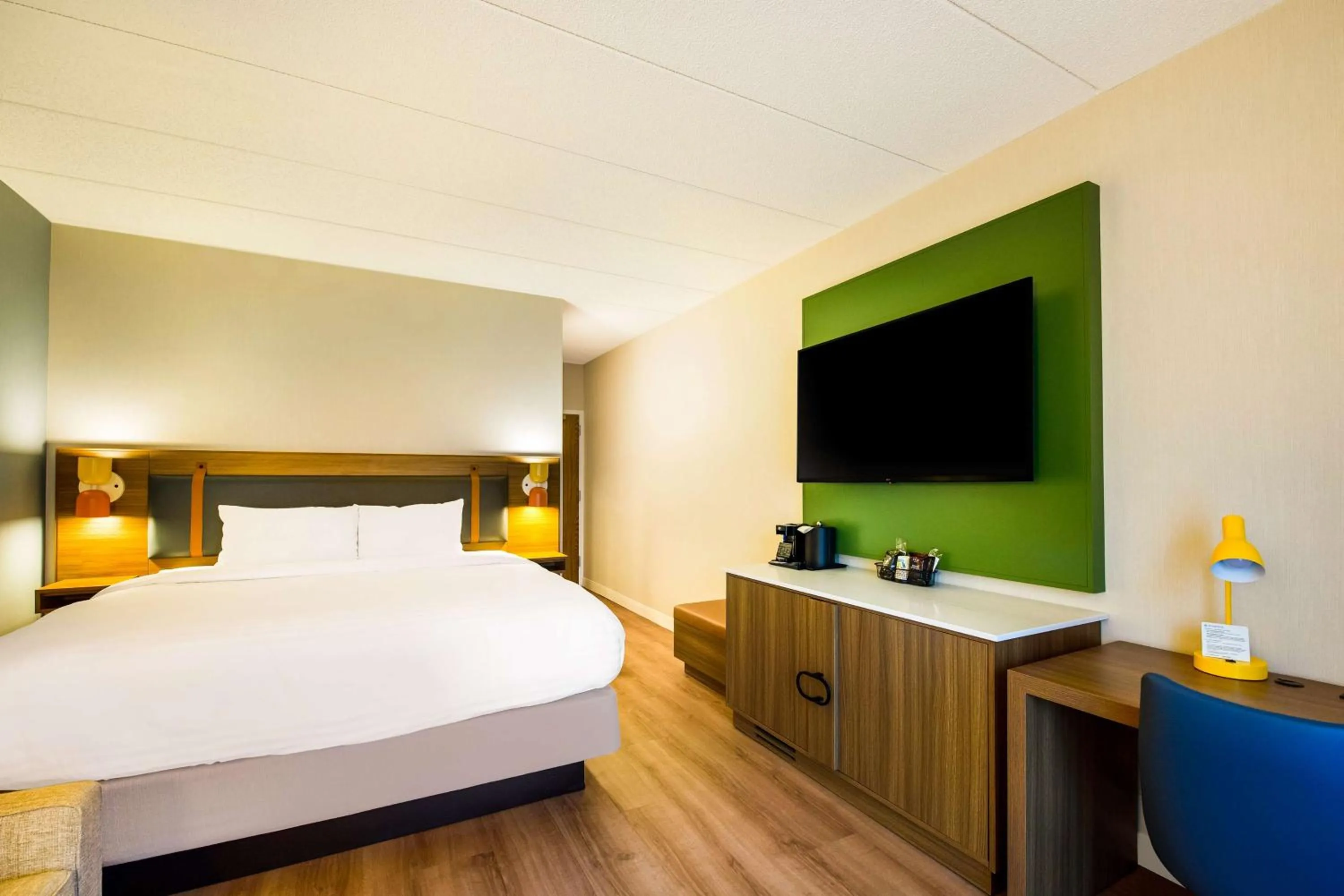 Bedroom, Bed in Sonesta Select Philadelphia Airport