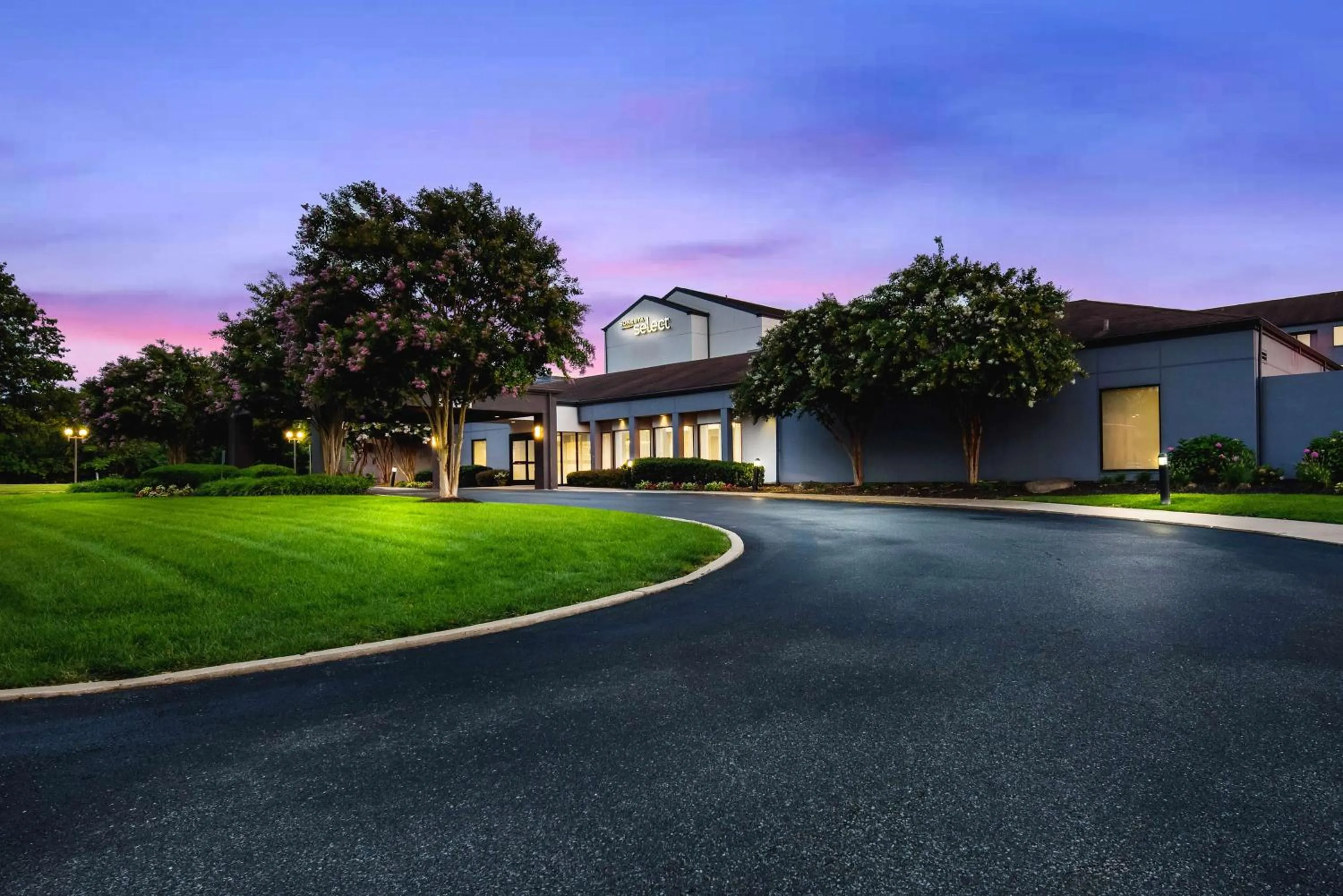 Property building in Sonesta Select Philadelphia Airport