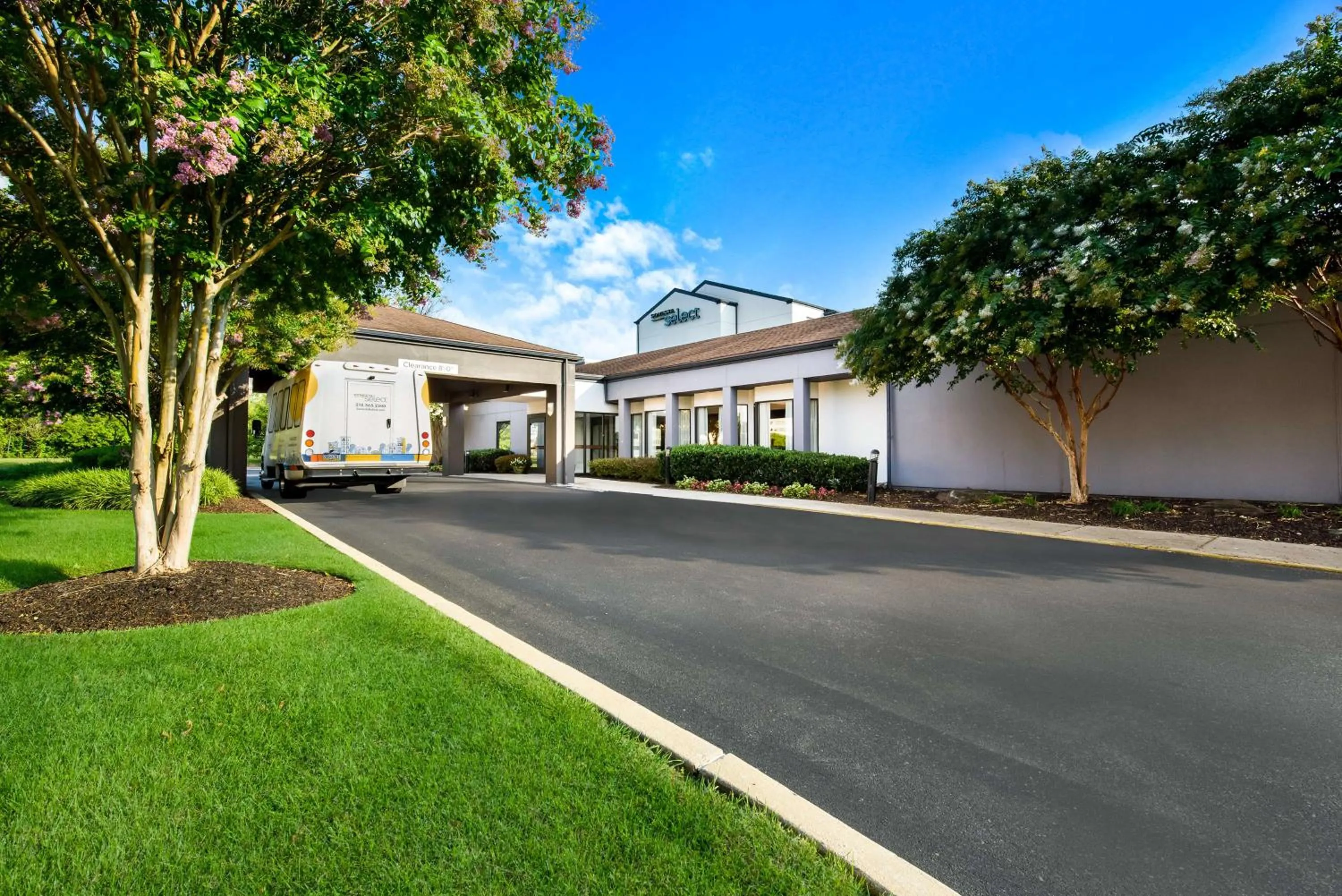 Property building in Sonesta Select Philadelphia Airport