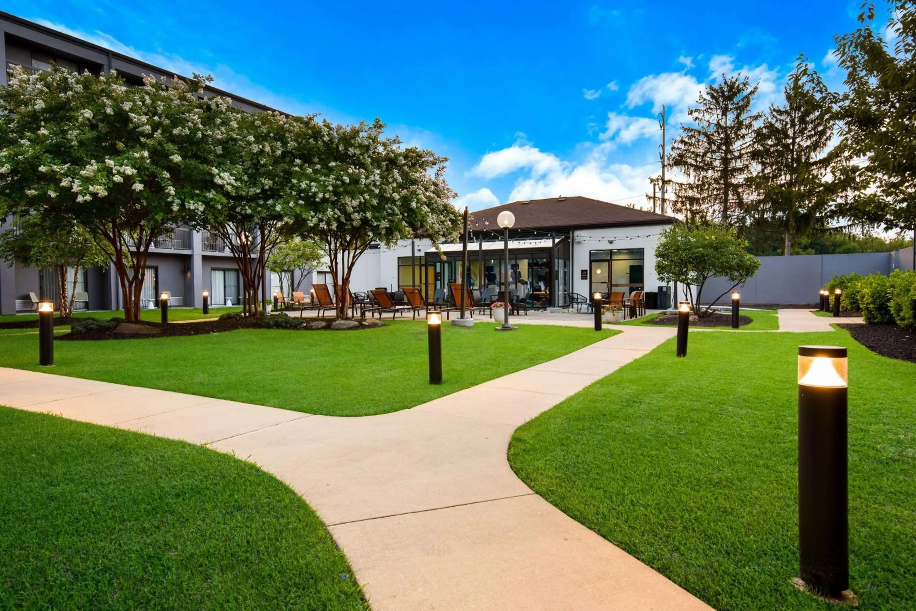 Property building in Sonesta Select Philadelphia Airport