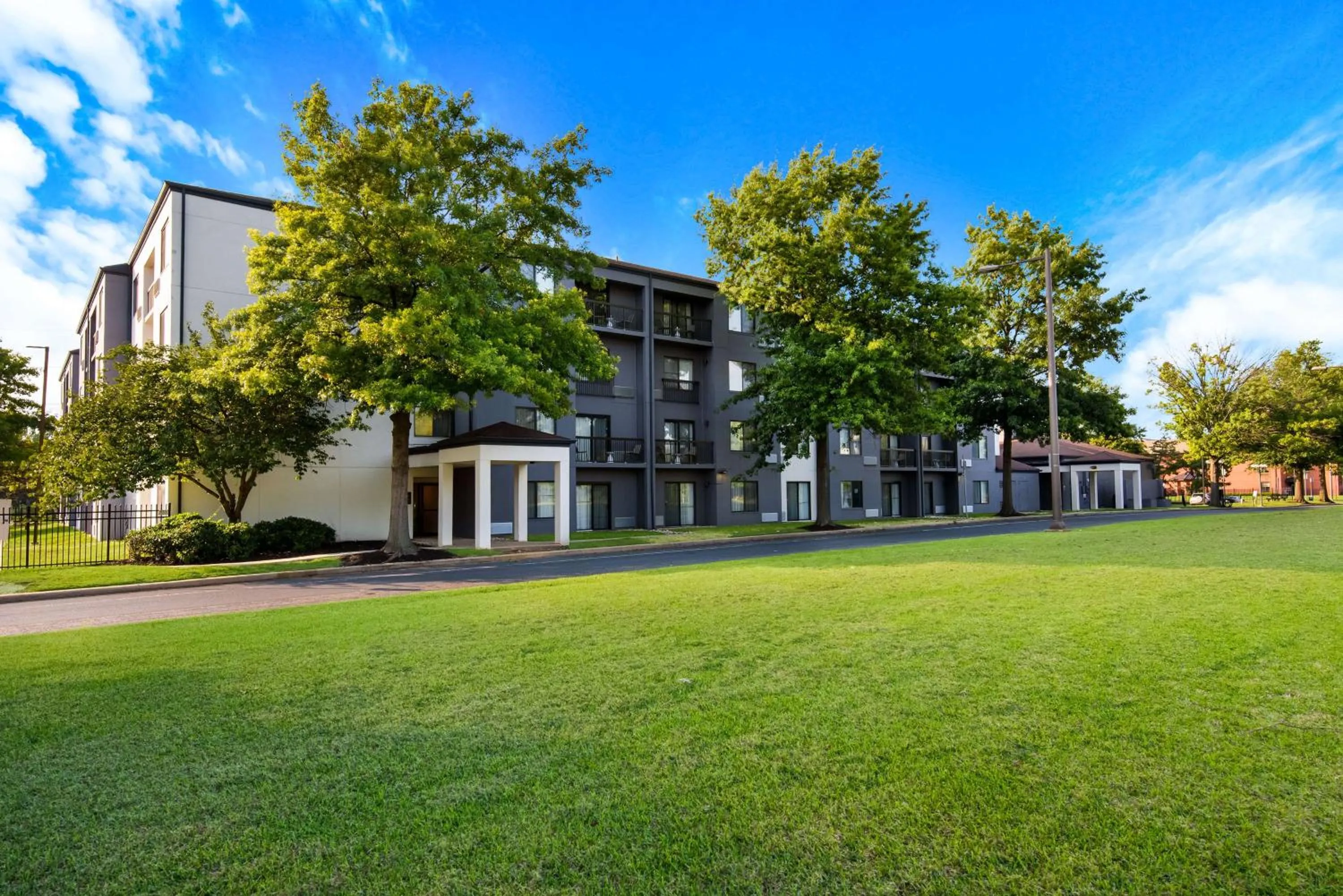 Property building in Sonesta Select Philadelphia Airport