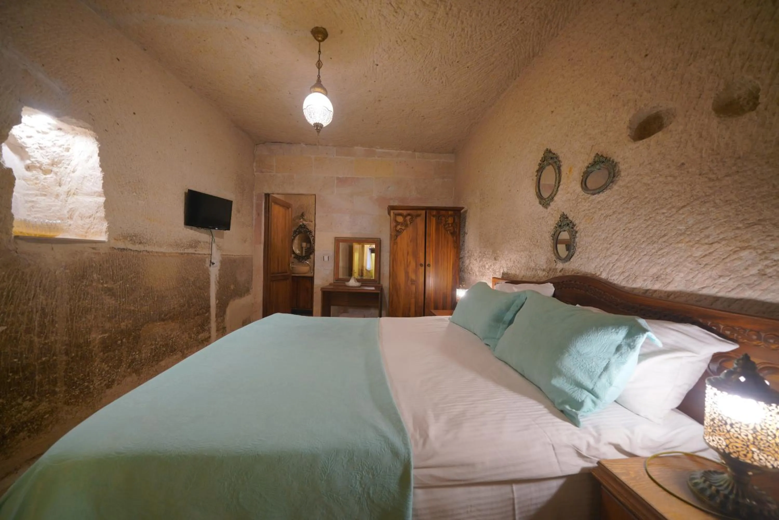 Bed in Salkım Cave House