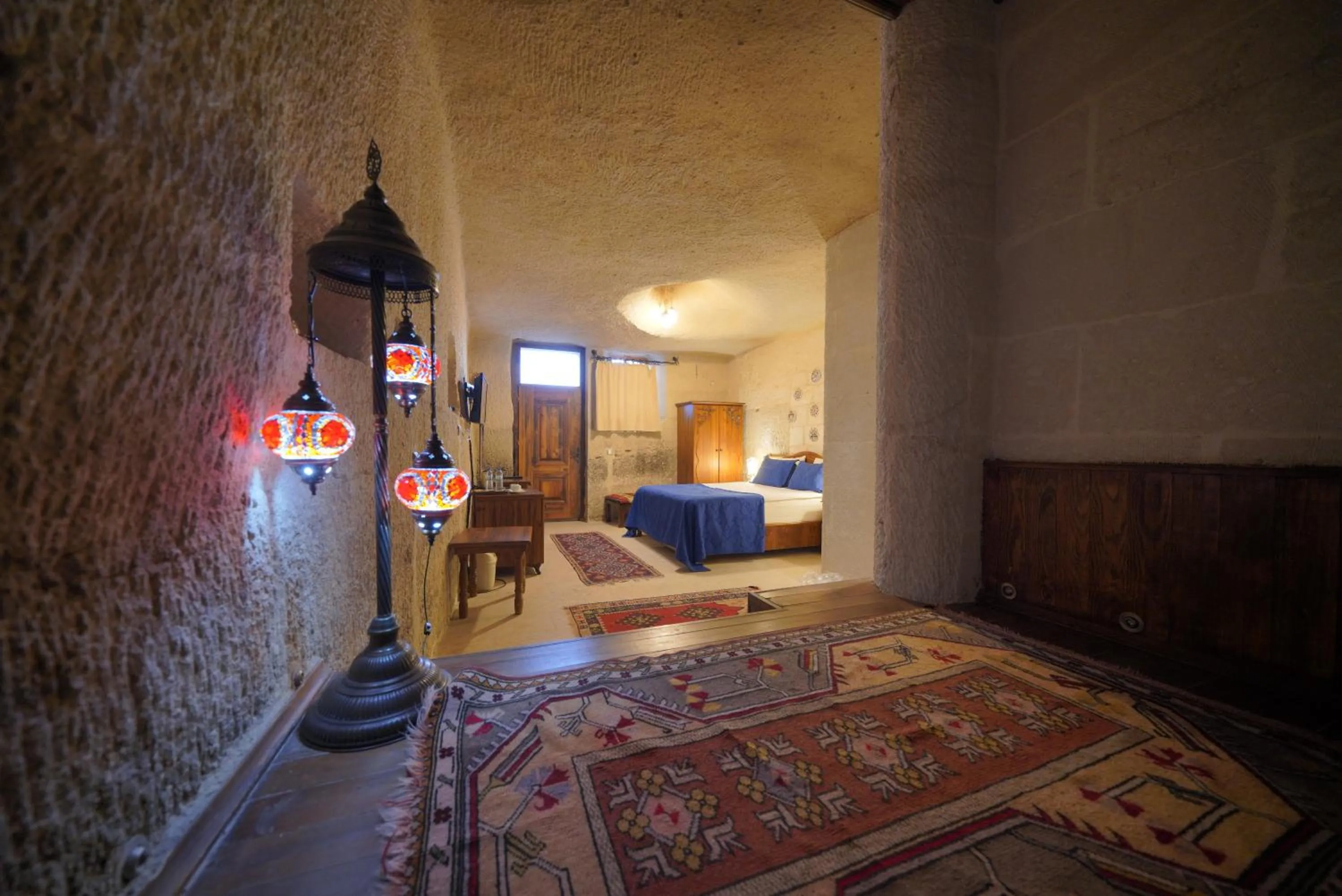 Seating area, Bed in Salkım Cave House