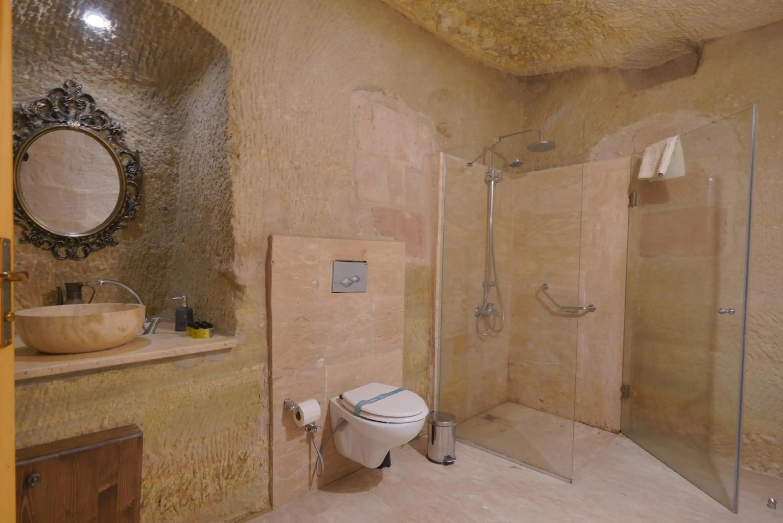 Bathroom in Salkım Cave House