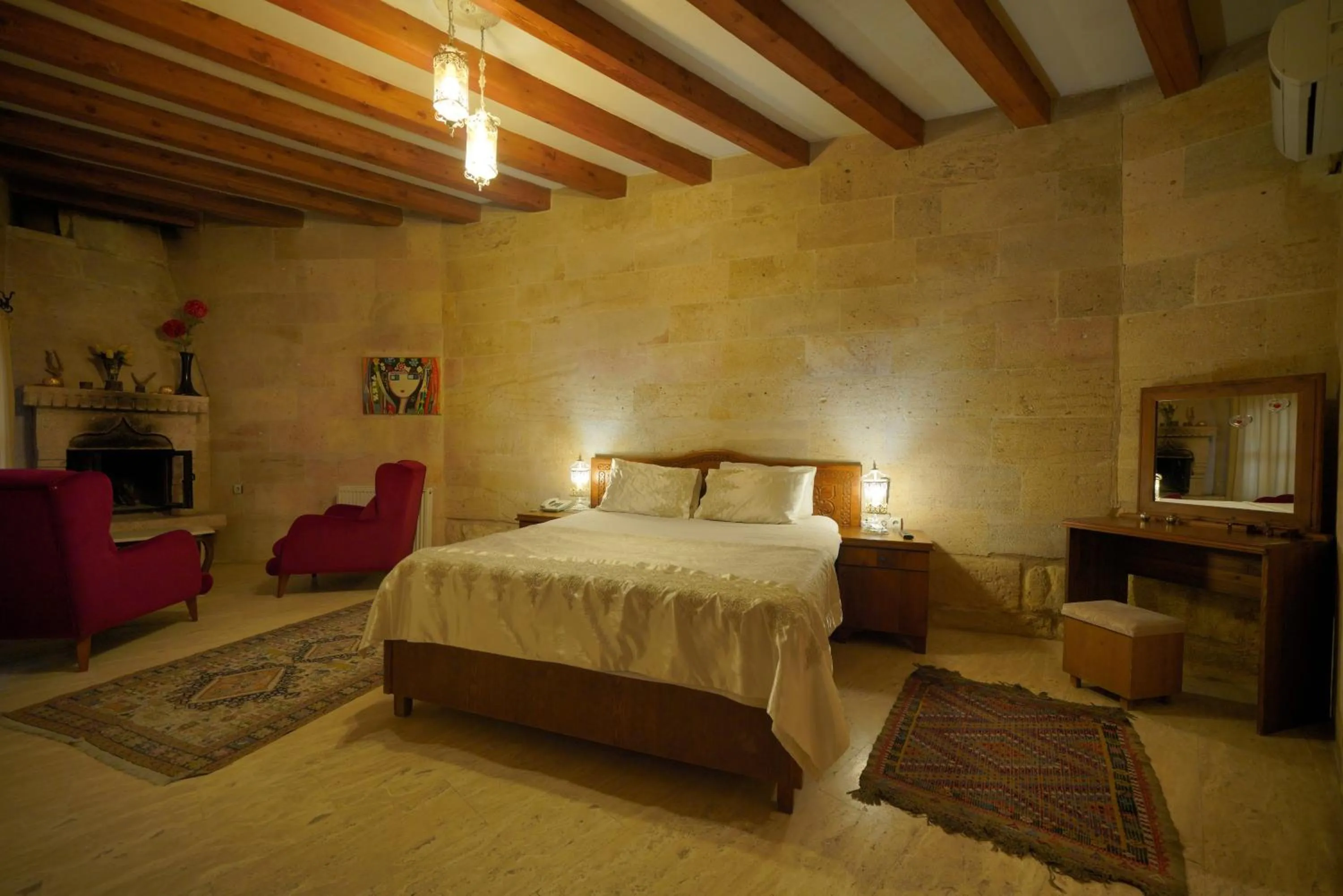 Bed in Salkım Cave House