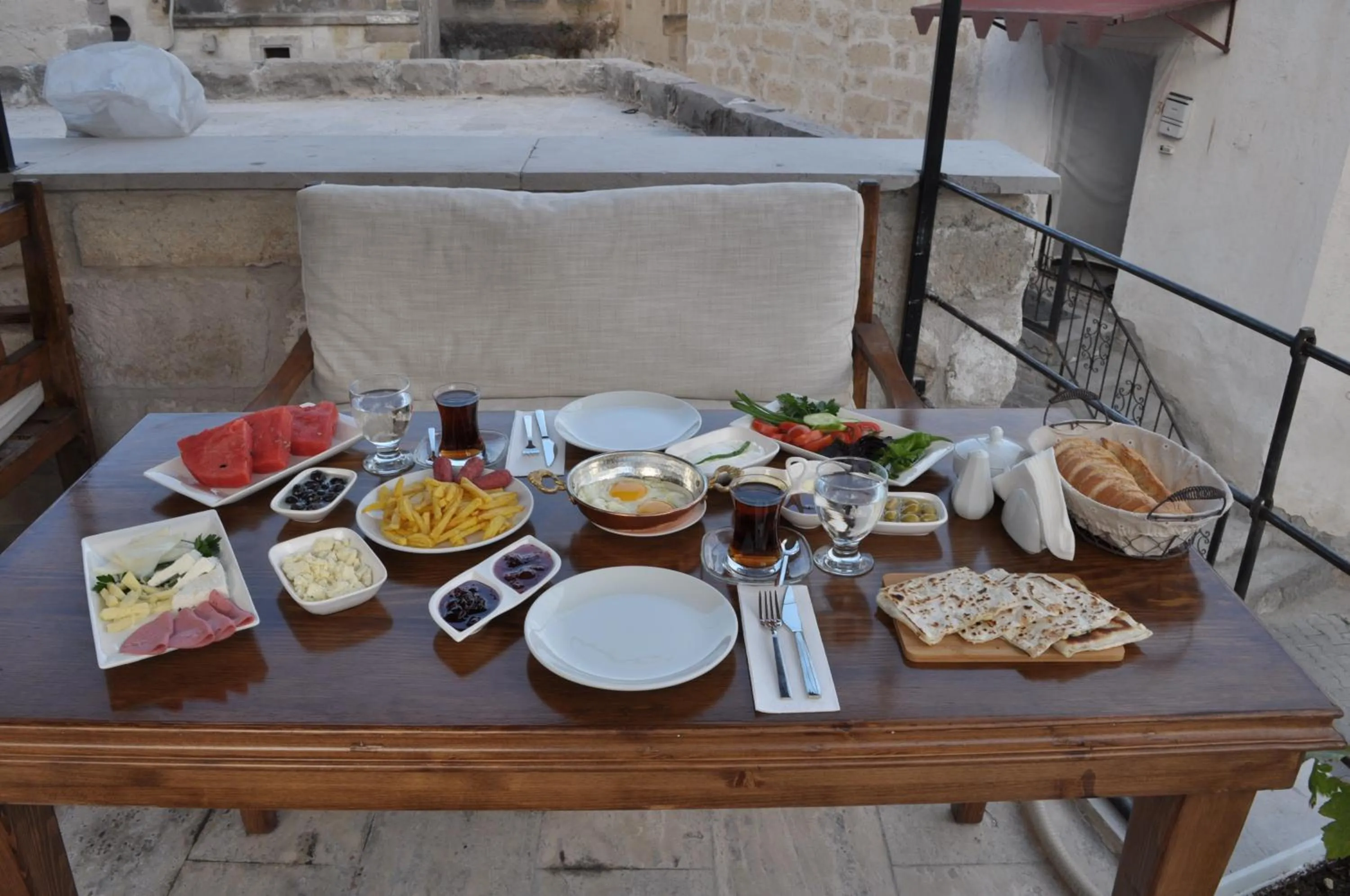 Breakfast in Salkım Cave House
