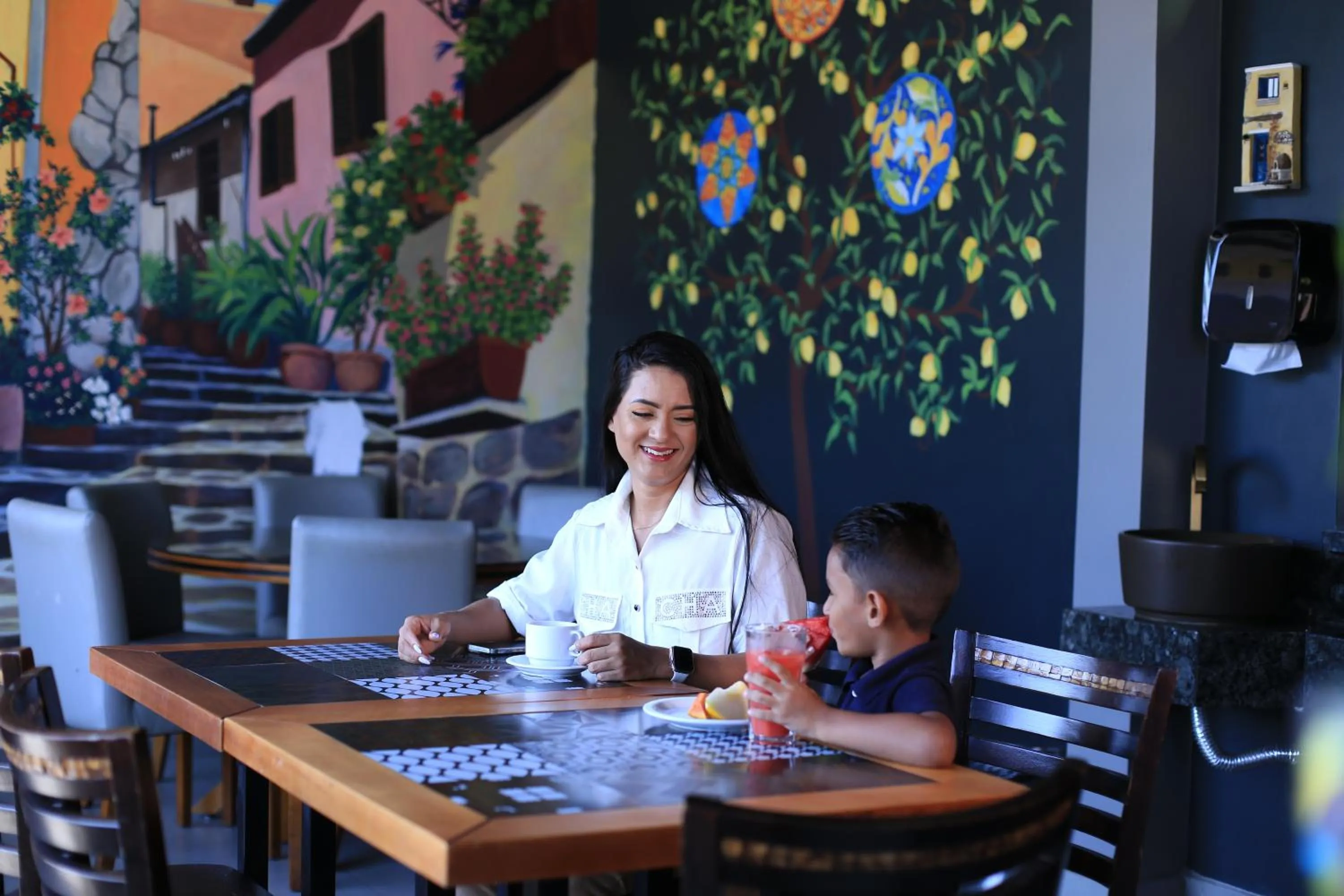 Restaurant/places to eat in Uiramutam Palace Hotel