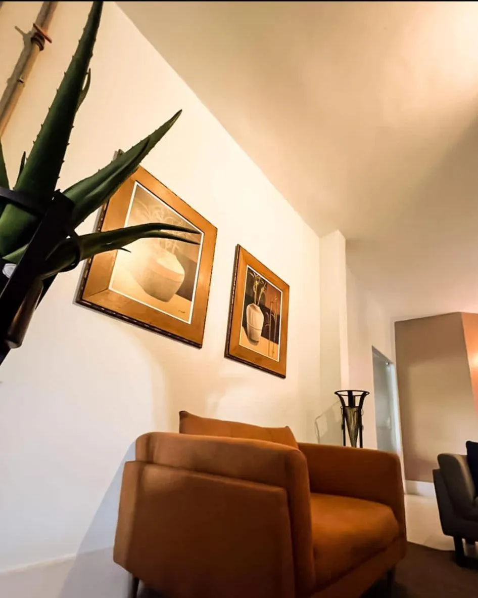 Communal lounge/ TV room in Uiramutam Palace Hotel