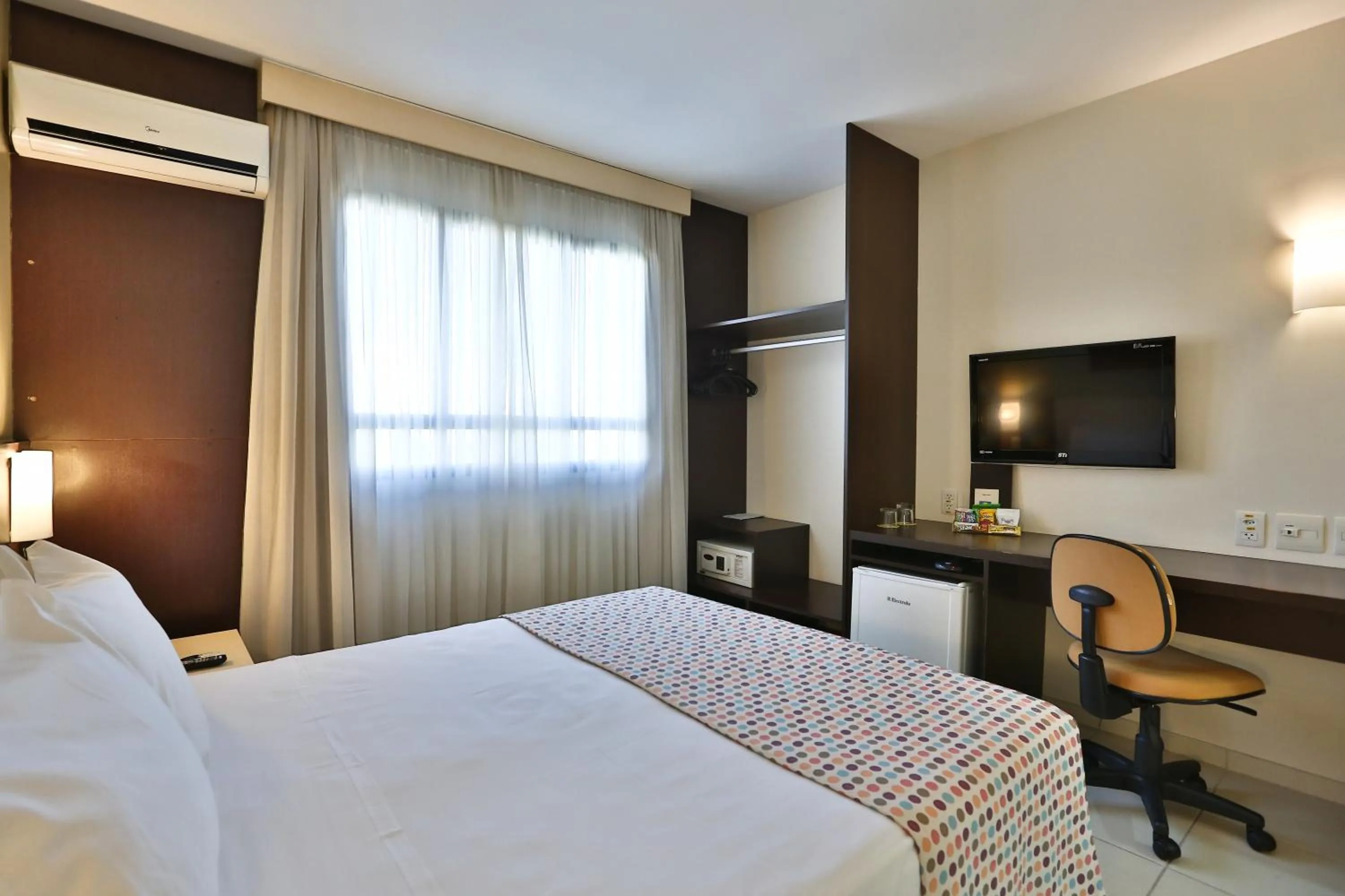 Bedroom, Bed in Comfort Hotel Goiânia