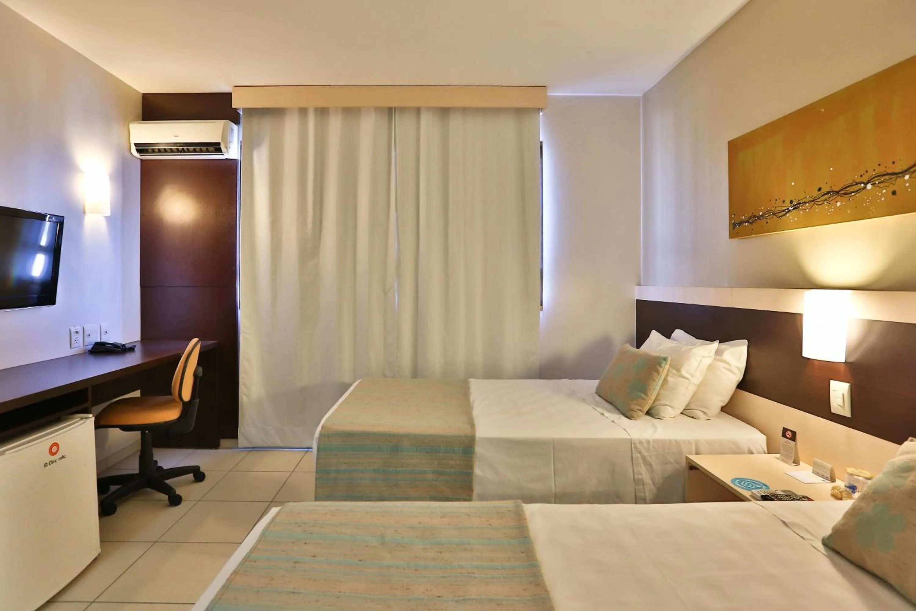 Bedroom, Bed in Comfort Hotel Goiânia