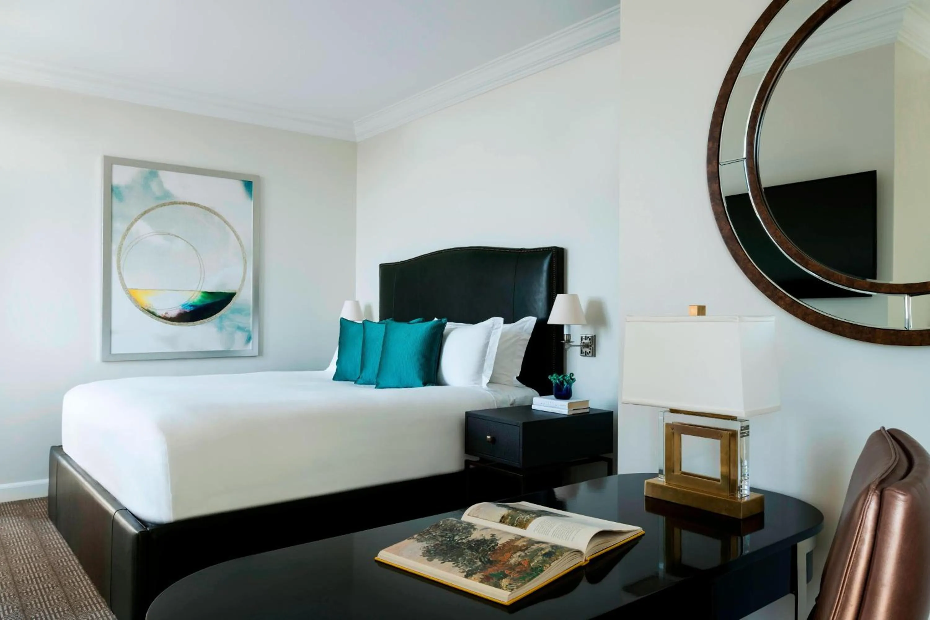 Photo of the whole room, Bed in The Ritz-Carlton, Philadelphia