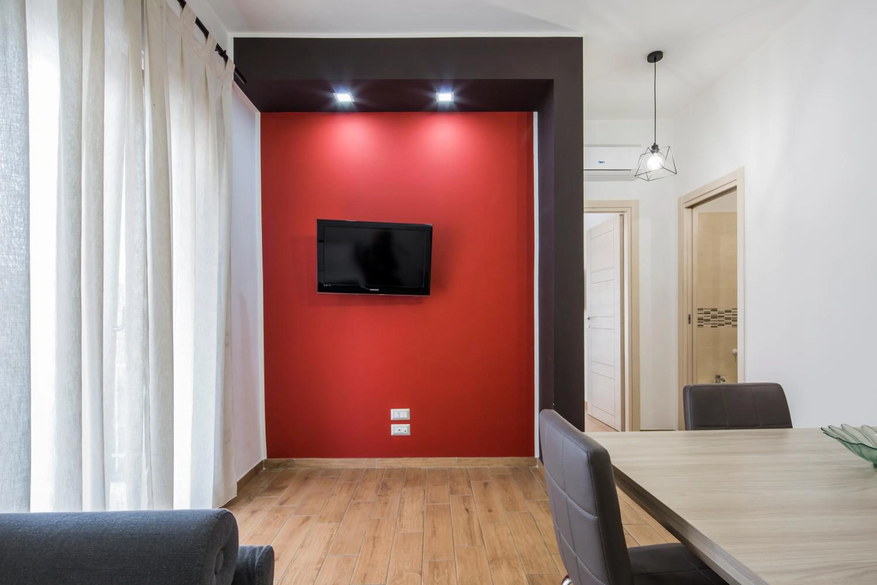 TV and multimedia in Pompei Centrum