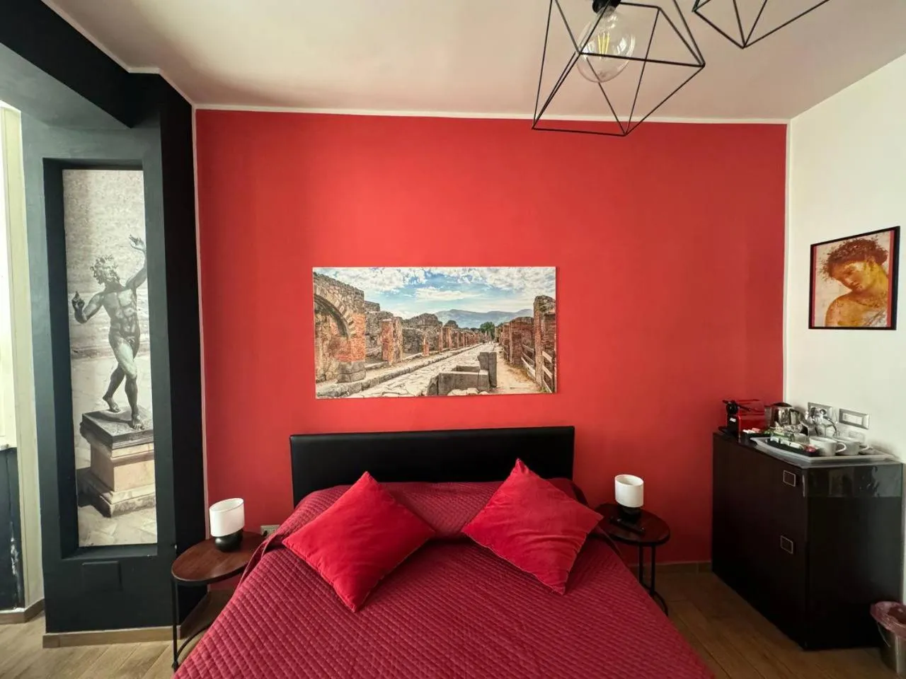 Bedroom, Bed in Pompei Centrum