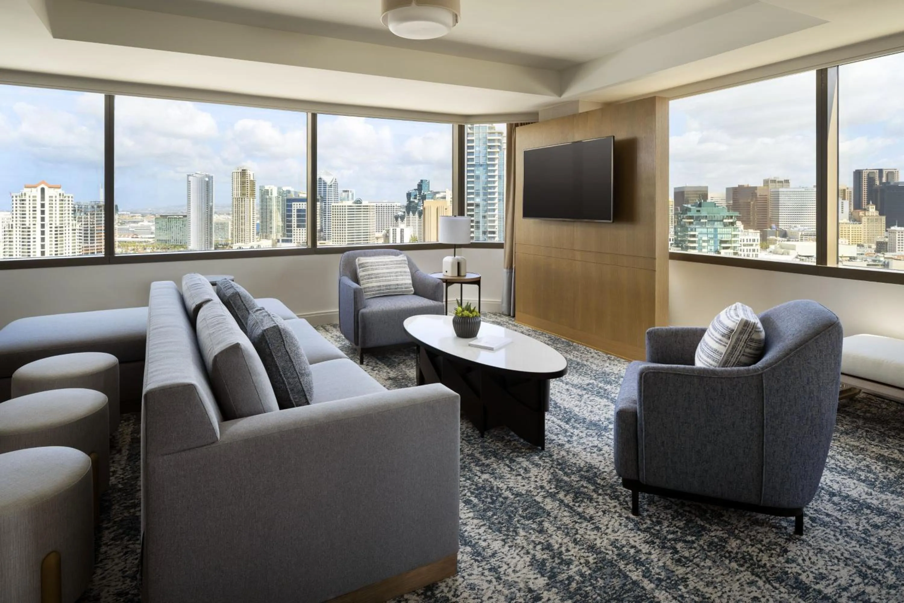 Living room in Marriott Marquis San Diego Marina