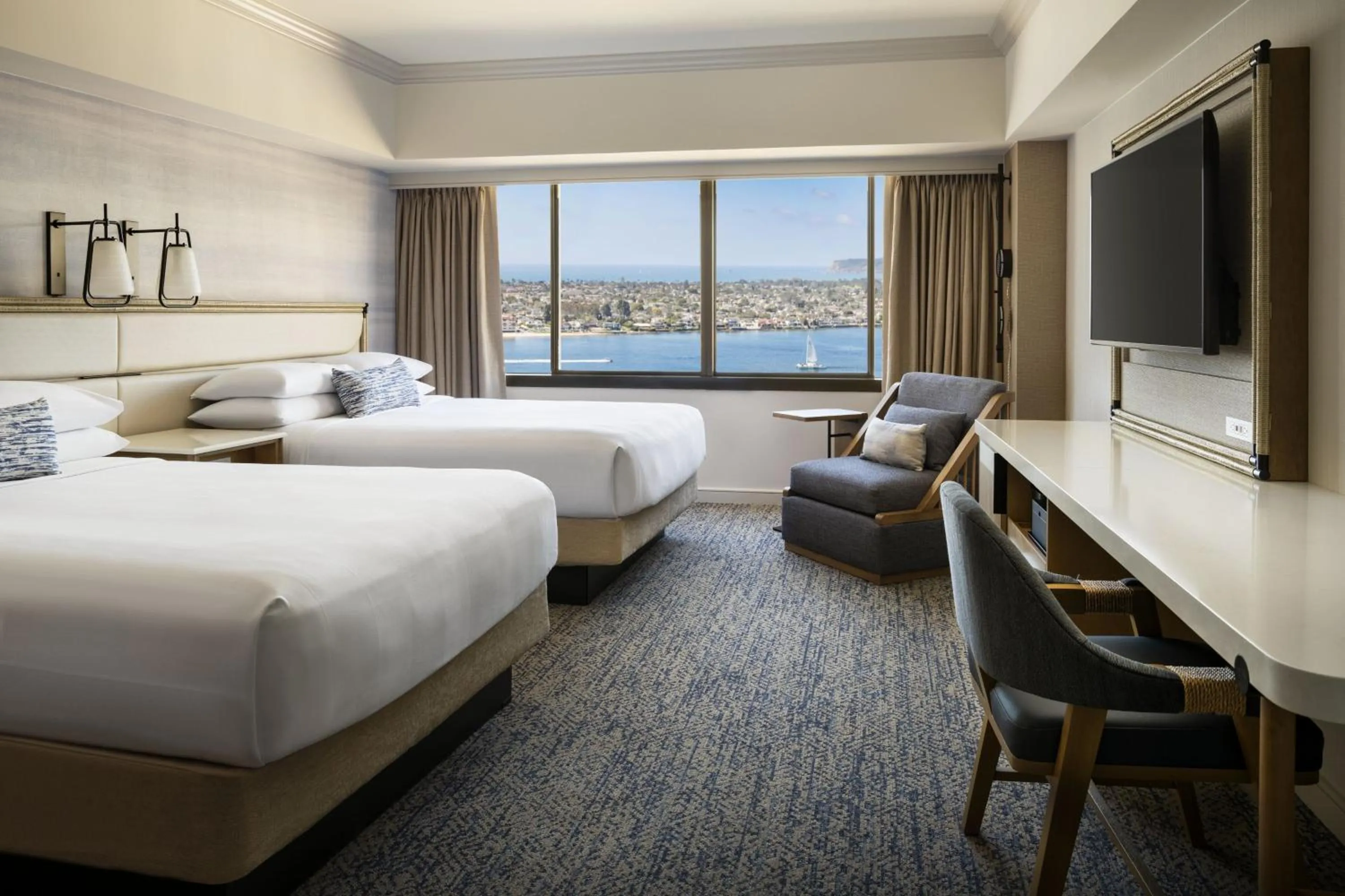 Photo of the whole room, Bed in Marriott Marquis San Diego Marina