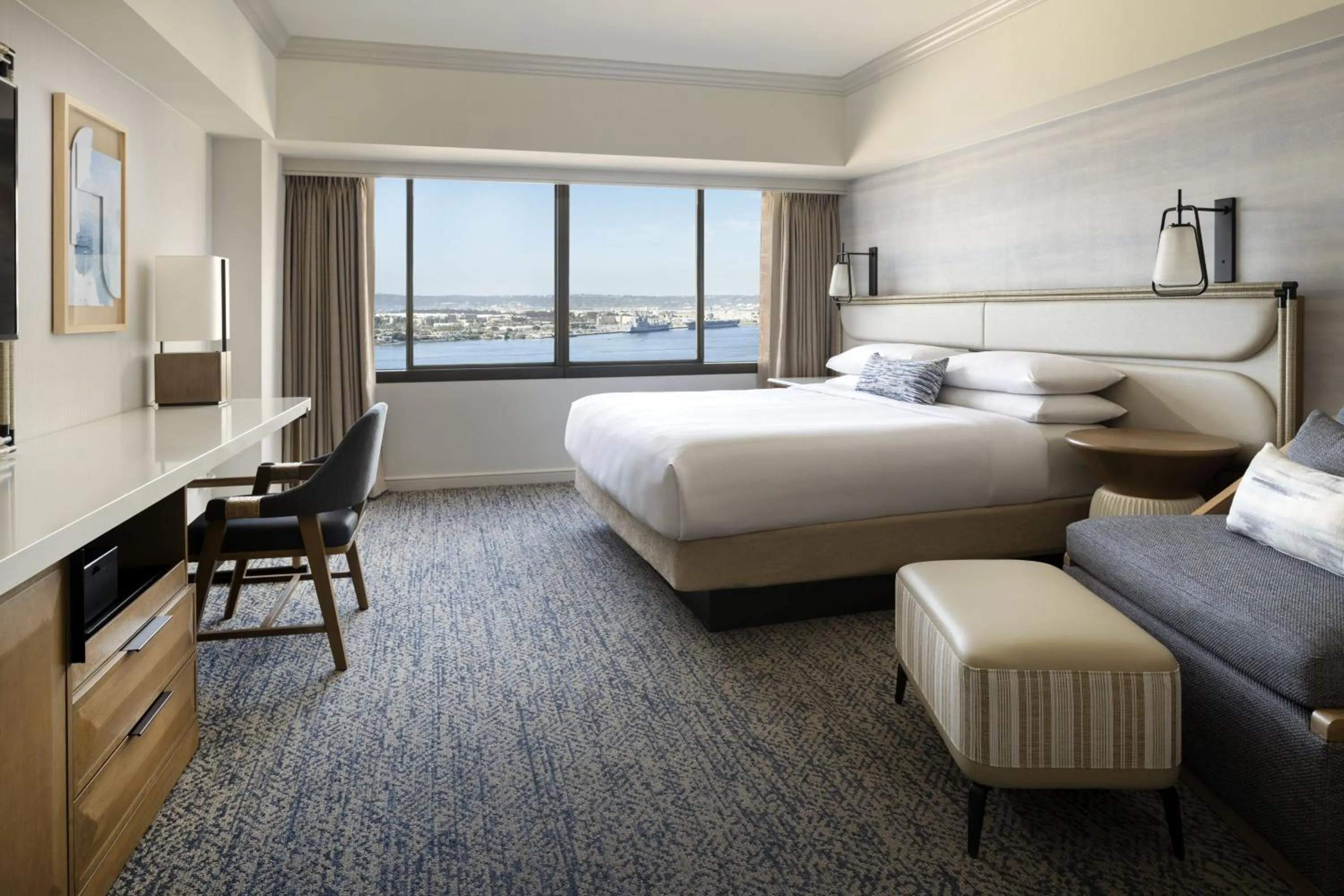 Photo of the whole room, Bed in Marriott Marquis San Diego Marina