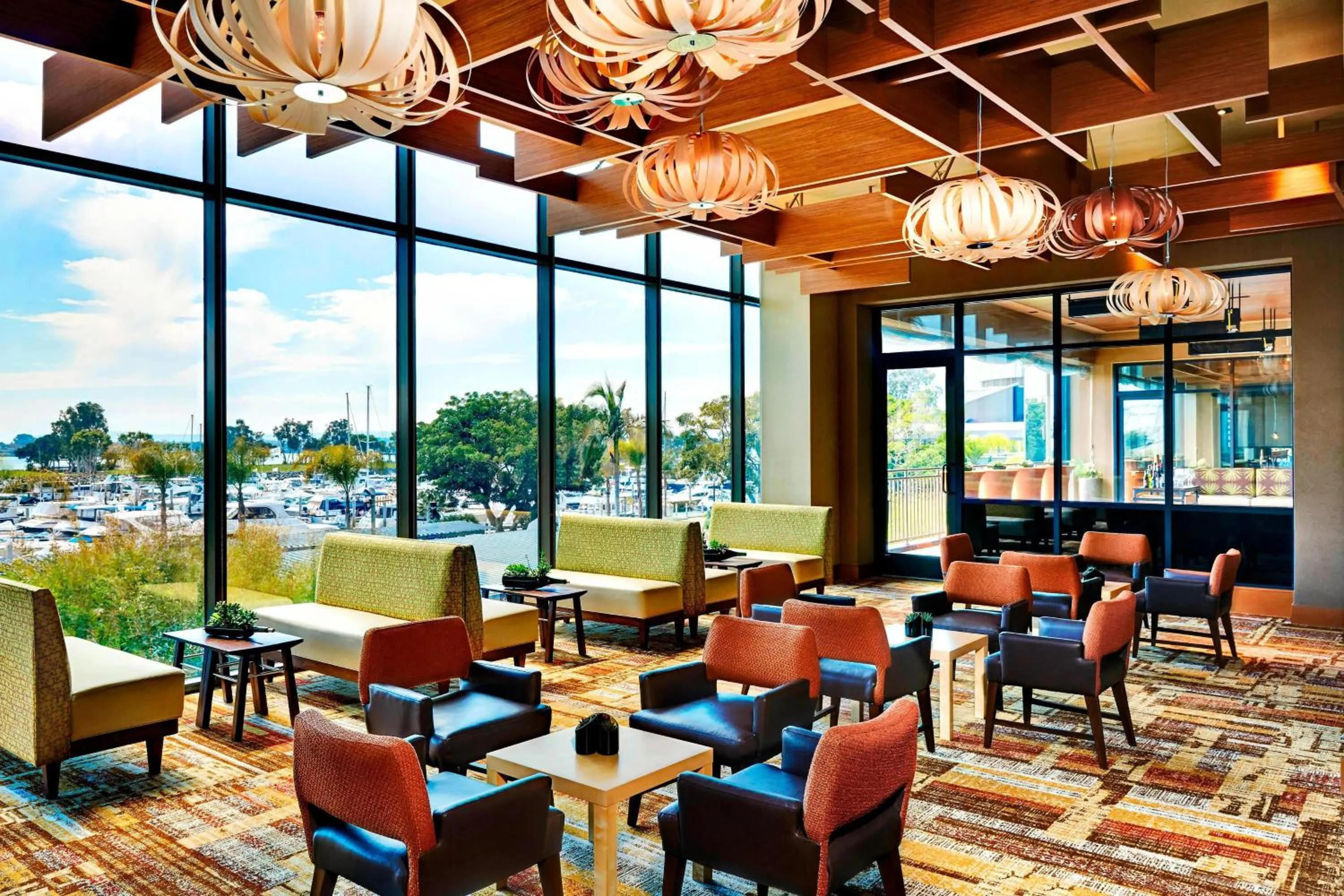 Lounge or bar in Marriott Marquis San Diego Marina