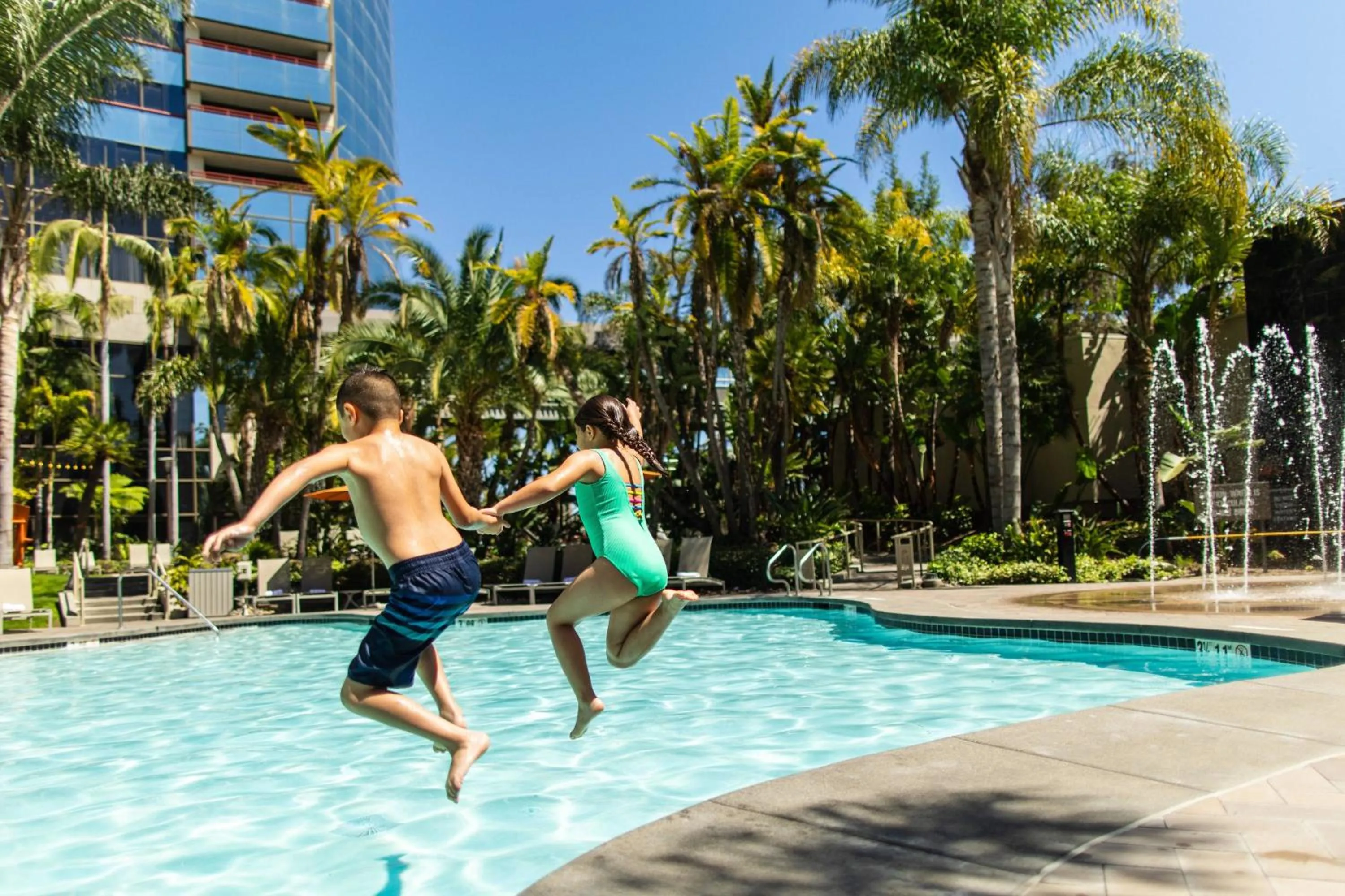Swimming pool in Marriott Marquis San Diego Marina
