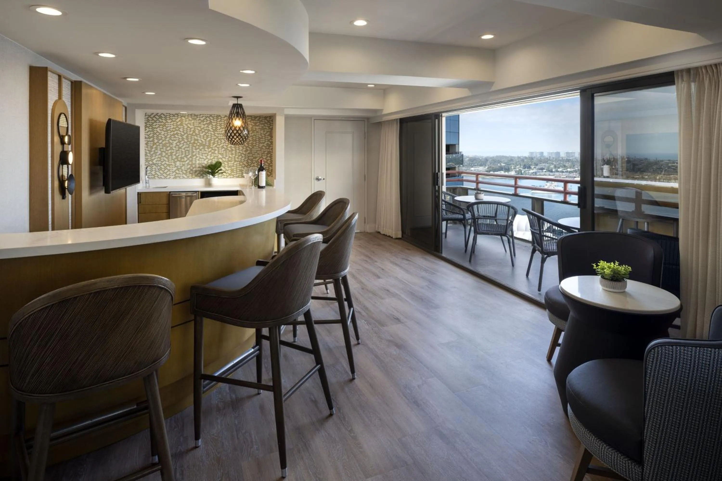 Lounge or bar in Marriott Marquis San Diego Marina
