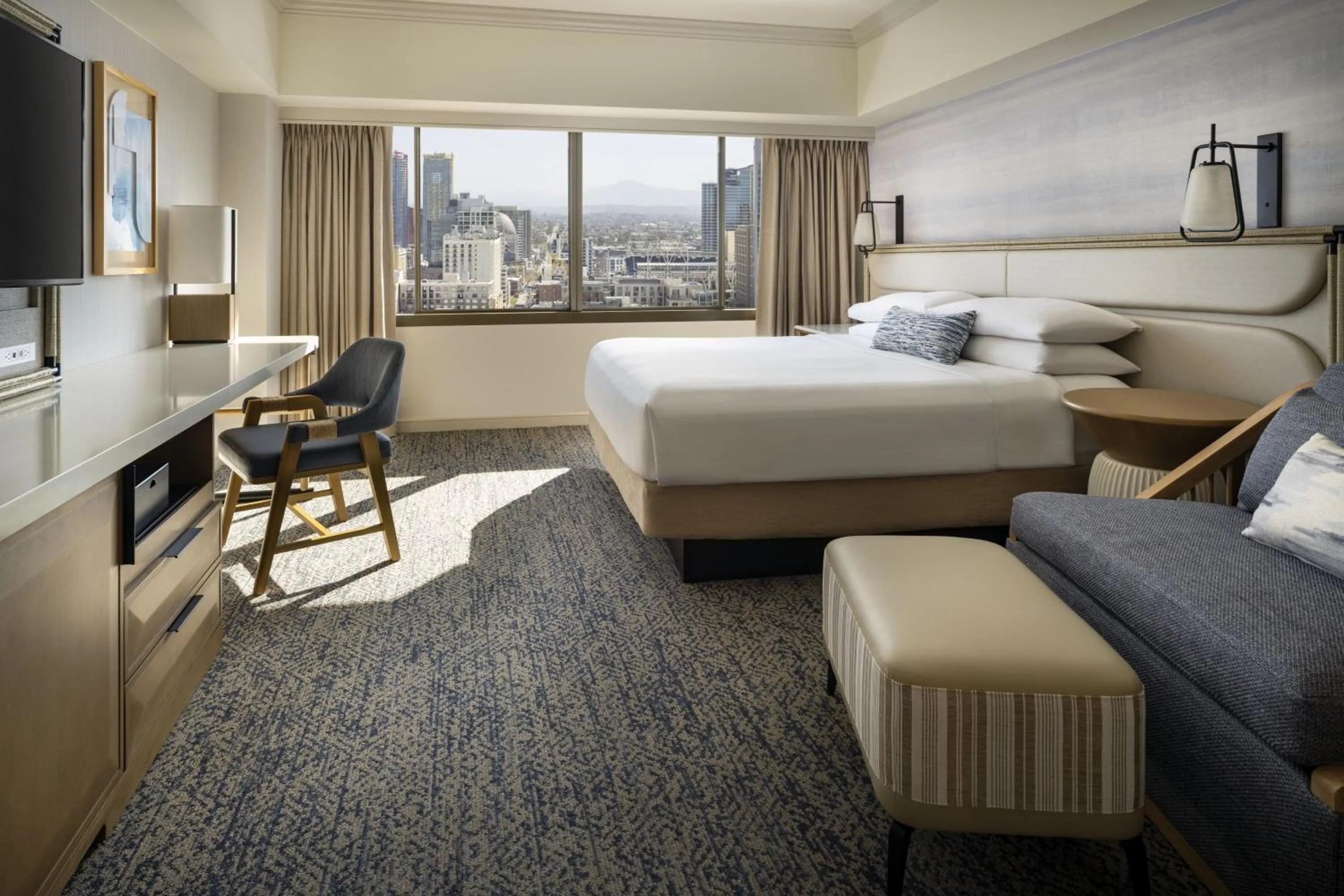 Photo of the whole room, Bed in Marriott Marquis San Diego Marina