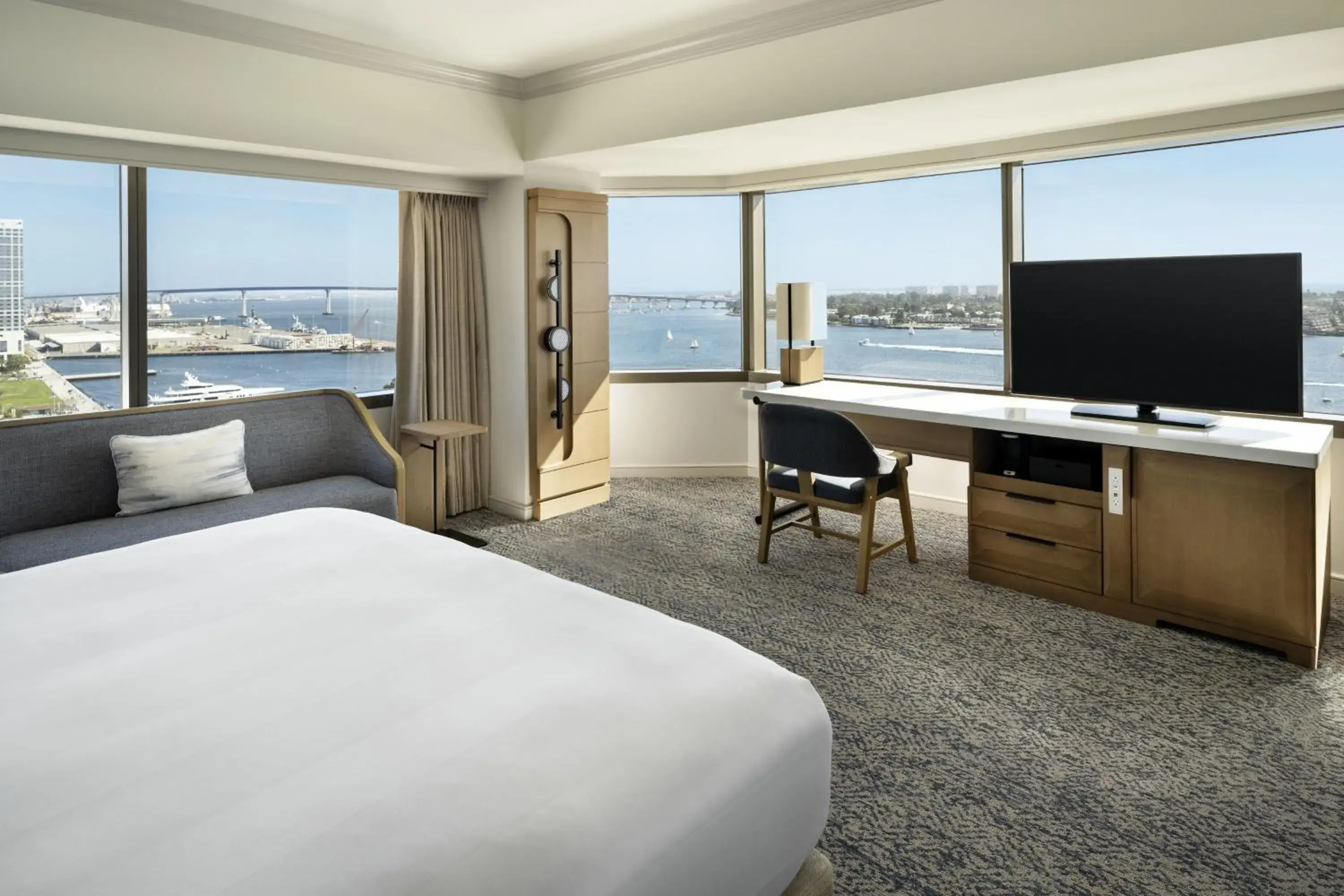 Superior King Room with Sofa Bed in Marriott Marquis San Diego Marina Superior King Room with Sofa Bed in Marriott Marquis San Diego Marina