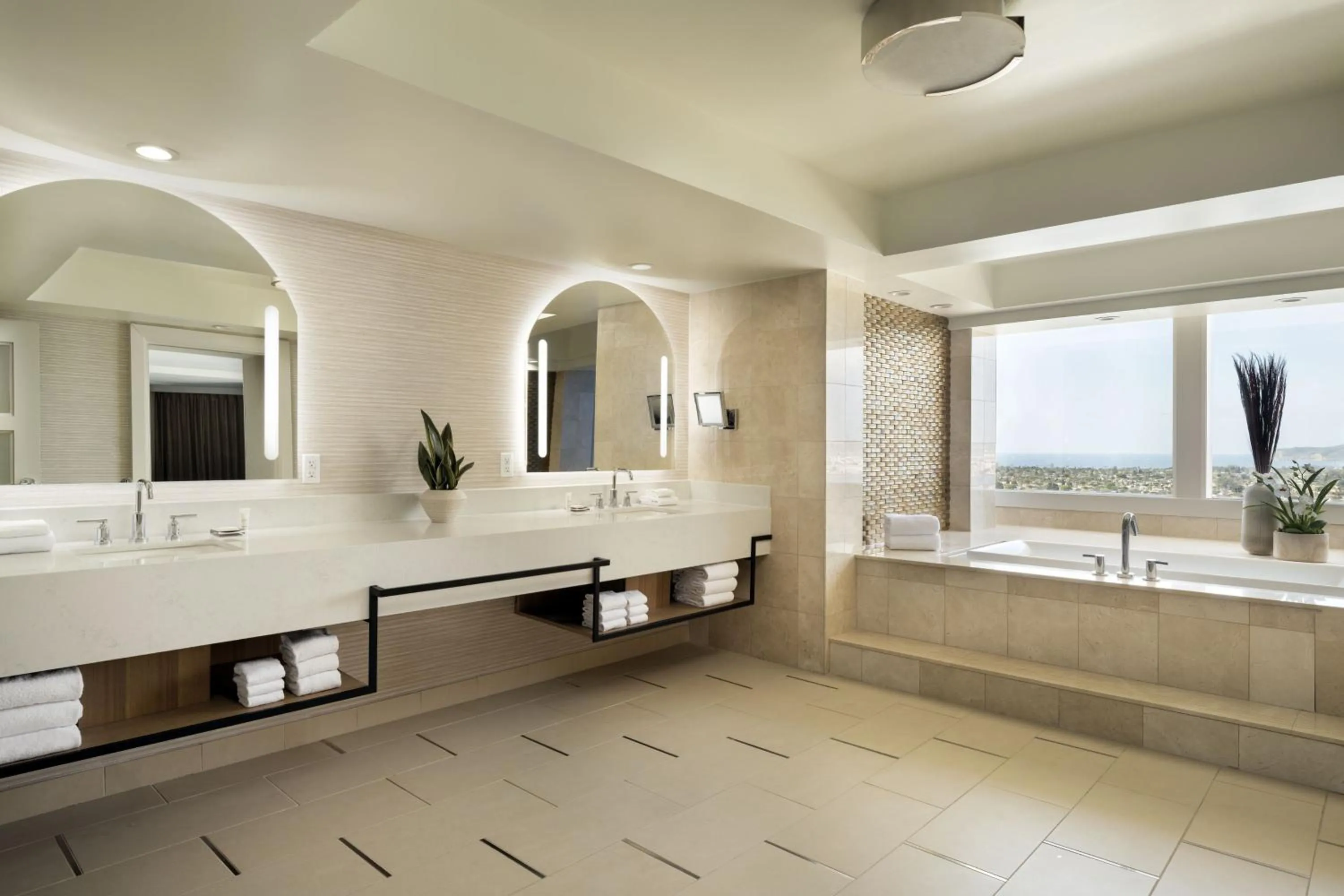 Bathroom in Marriott Marquis San Diego Marina