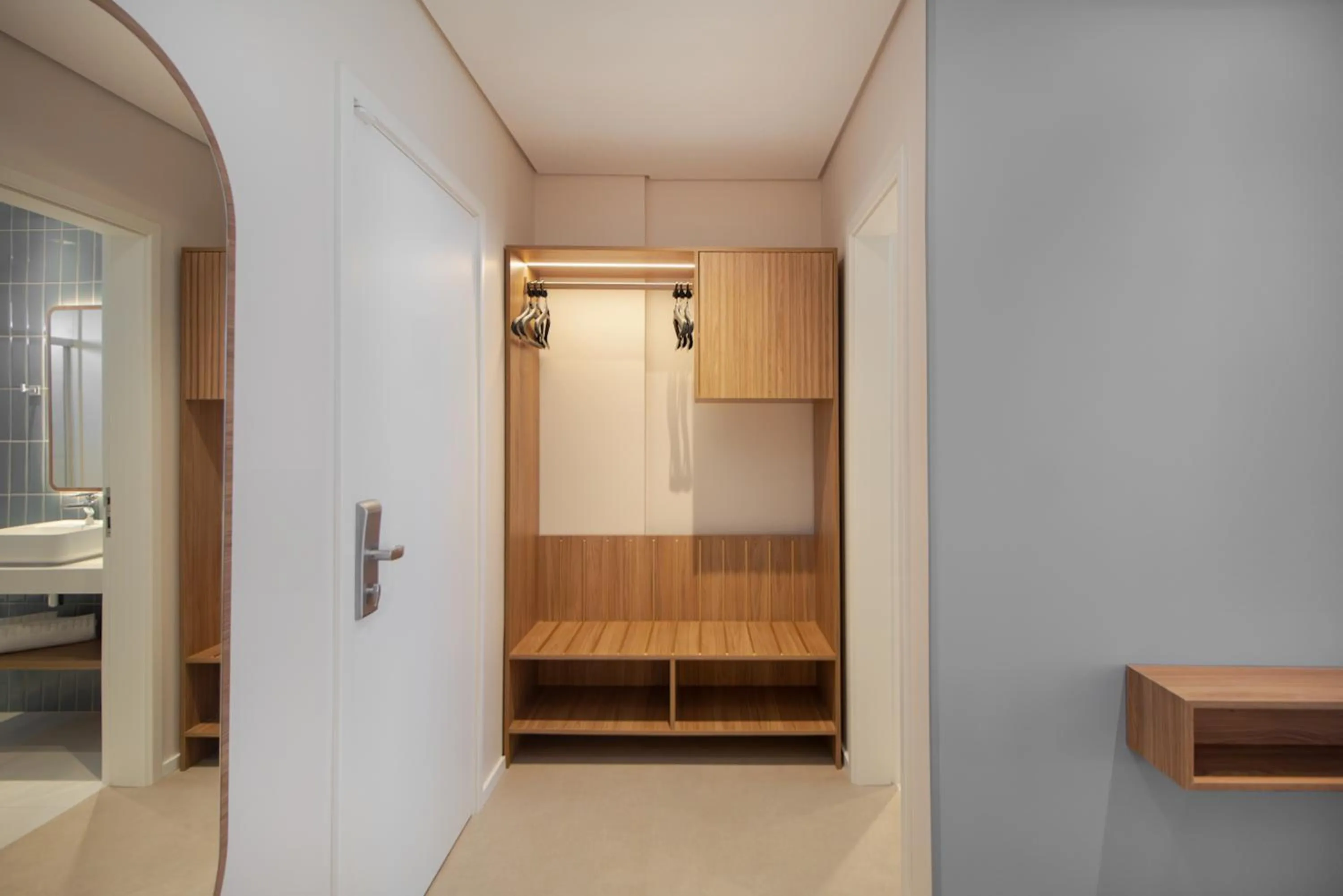 wardrobe, Bed in Intercity Florianopolis