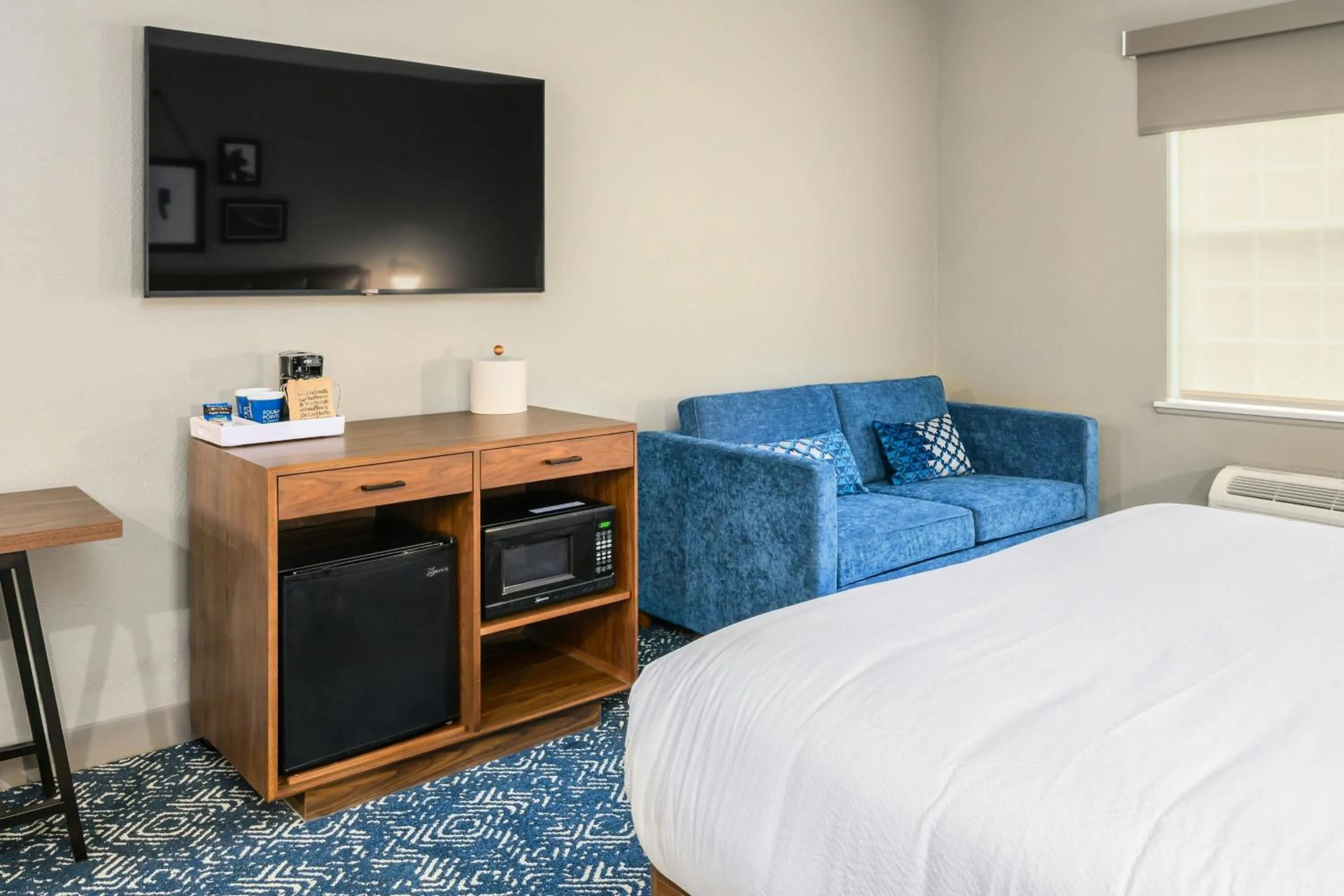 Bedroom, Bed in Four Points by Sheraton Bedford Manchester Airport