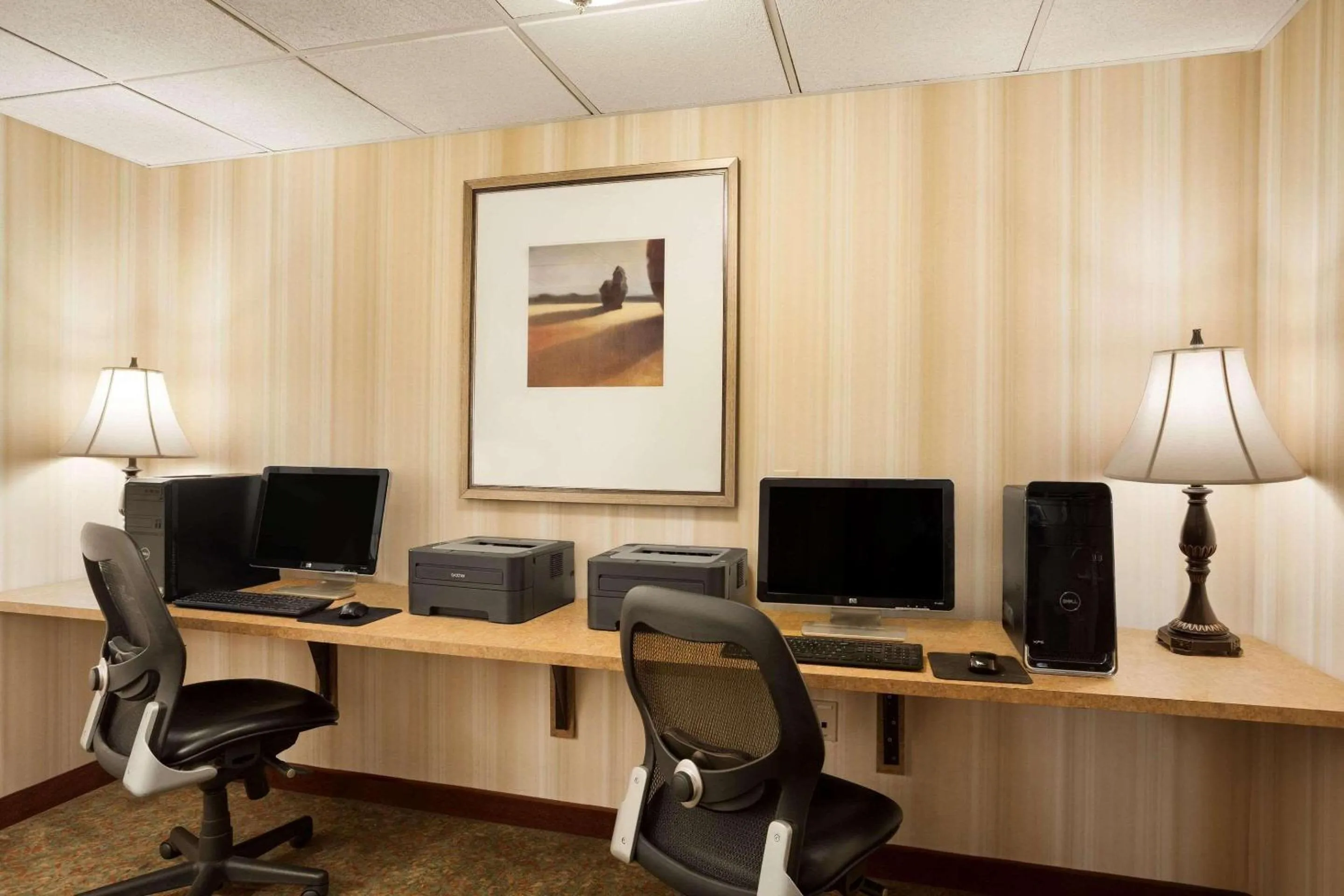 Business facilities in Country Inn & Suites by Radisson, Manchester Airport, NH
