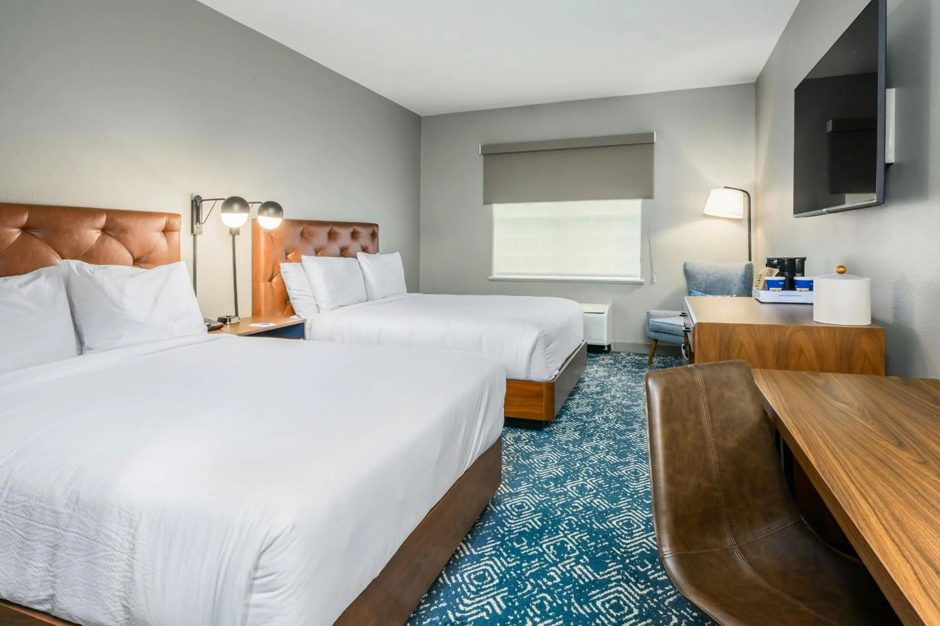 Photo of the whole room, Bed in Four Points by Sheraton Bedford Manchester Airport