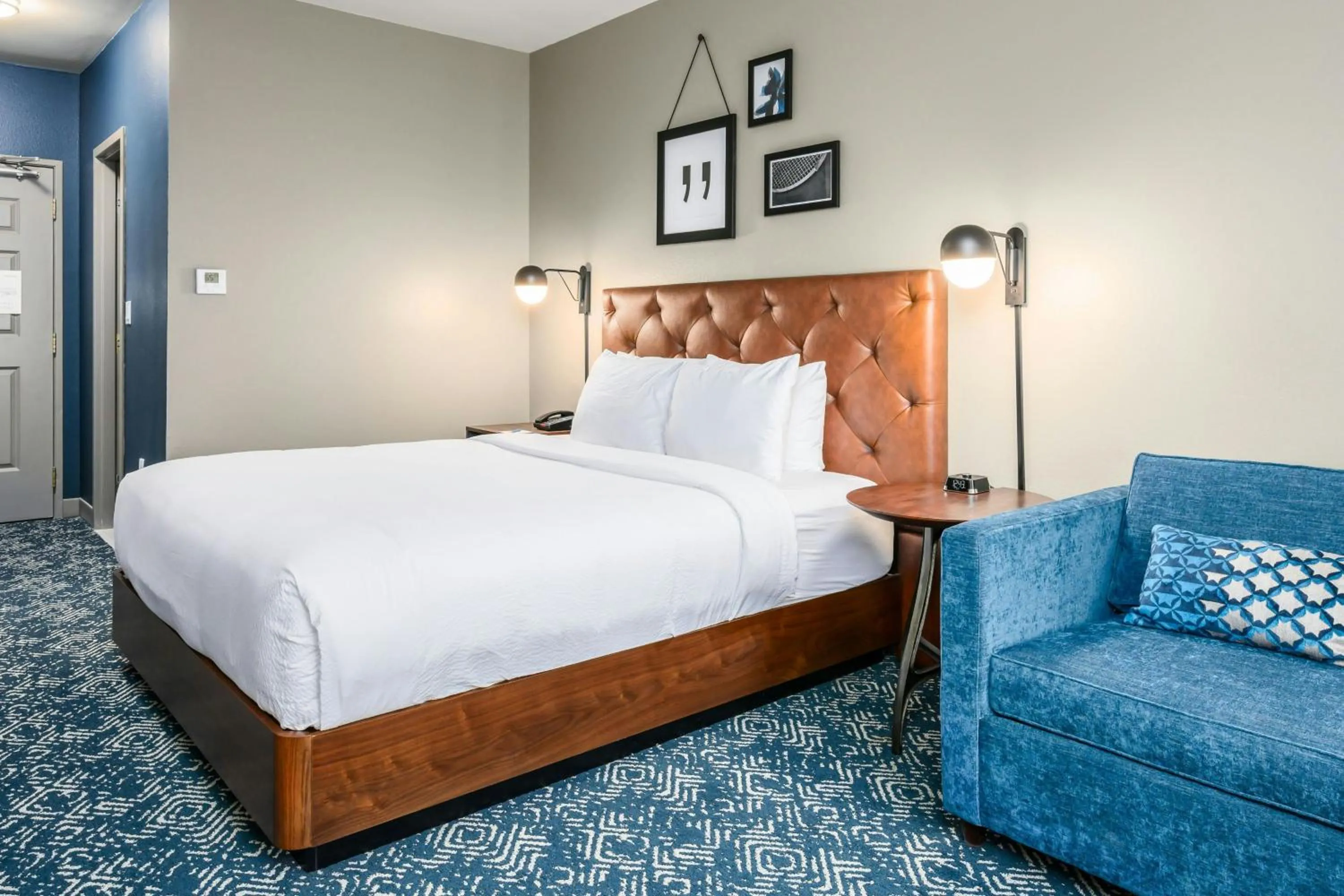 Photo of the whole room, Bed in Four Points by Sheraton Bedford Manchester Airport