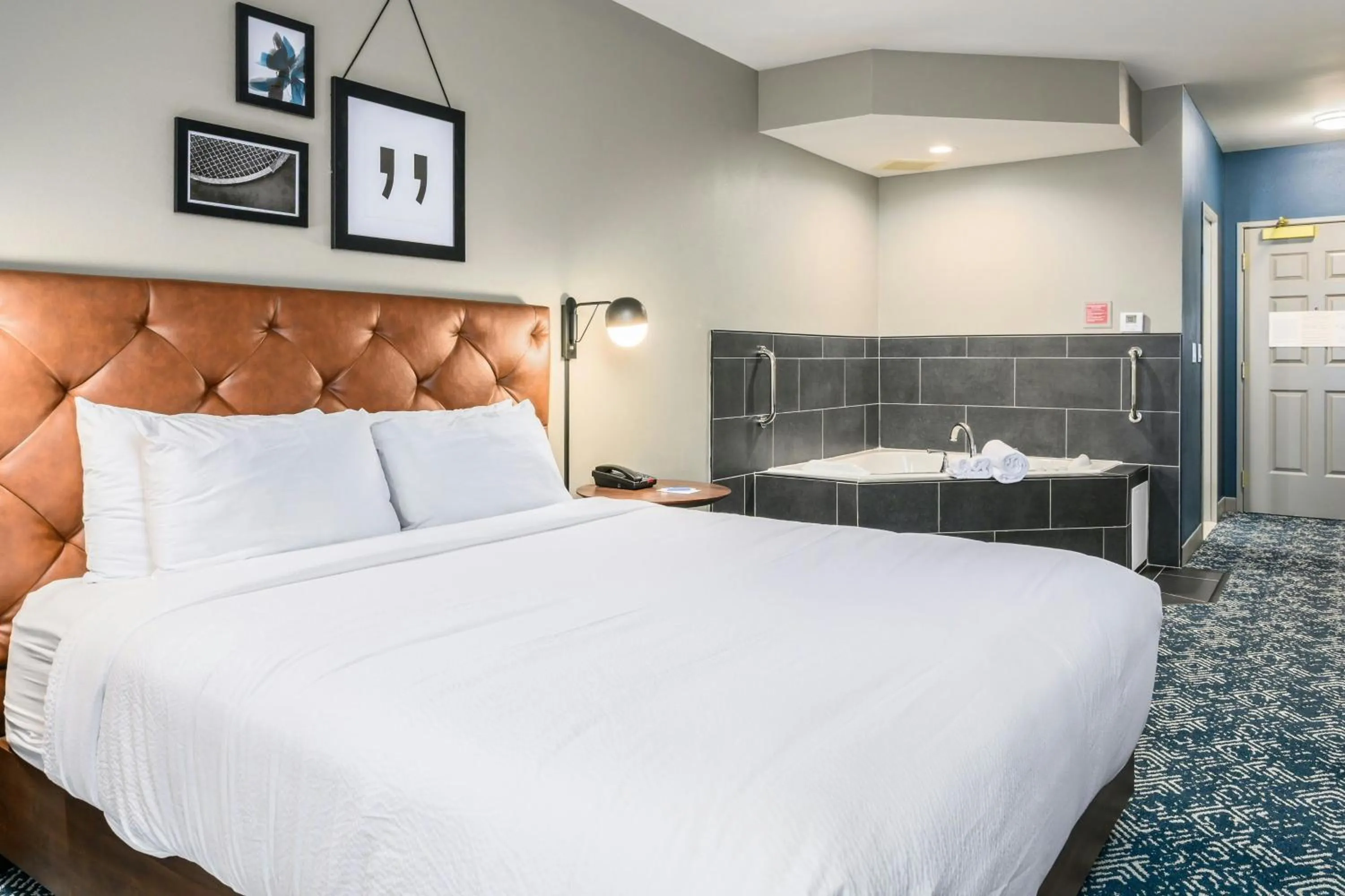 Bedroom, Bed in Four Points by Sheraton Bedford Manchester Airport