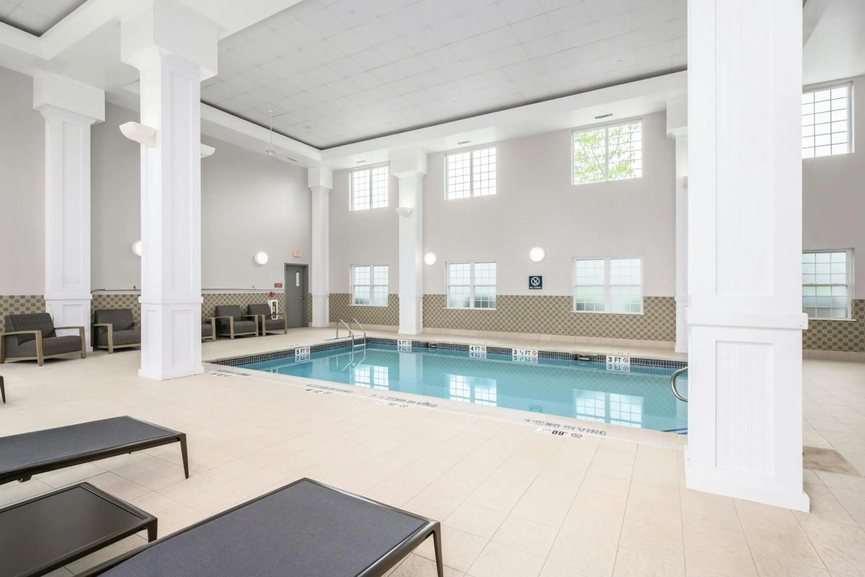 Swimming pool in Four Points by Sheraton Bedford Manchester Airport