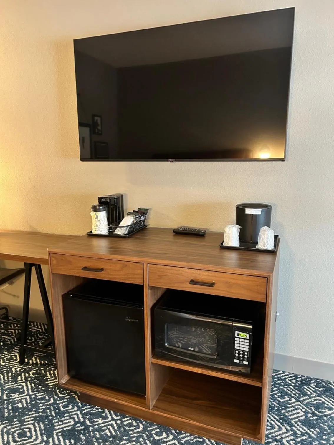 Country Inn & Suites by Radisson, Manchester Airport, NH