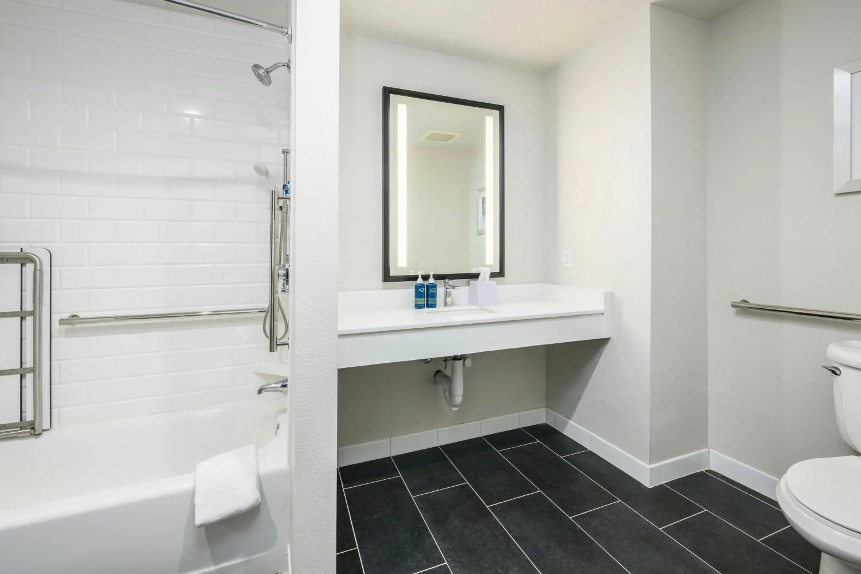 Bathroom in Four Points by Sheraton Bedford Manchester Airport