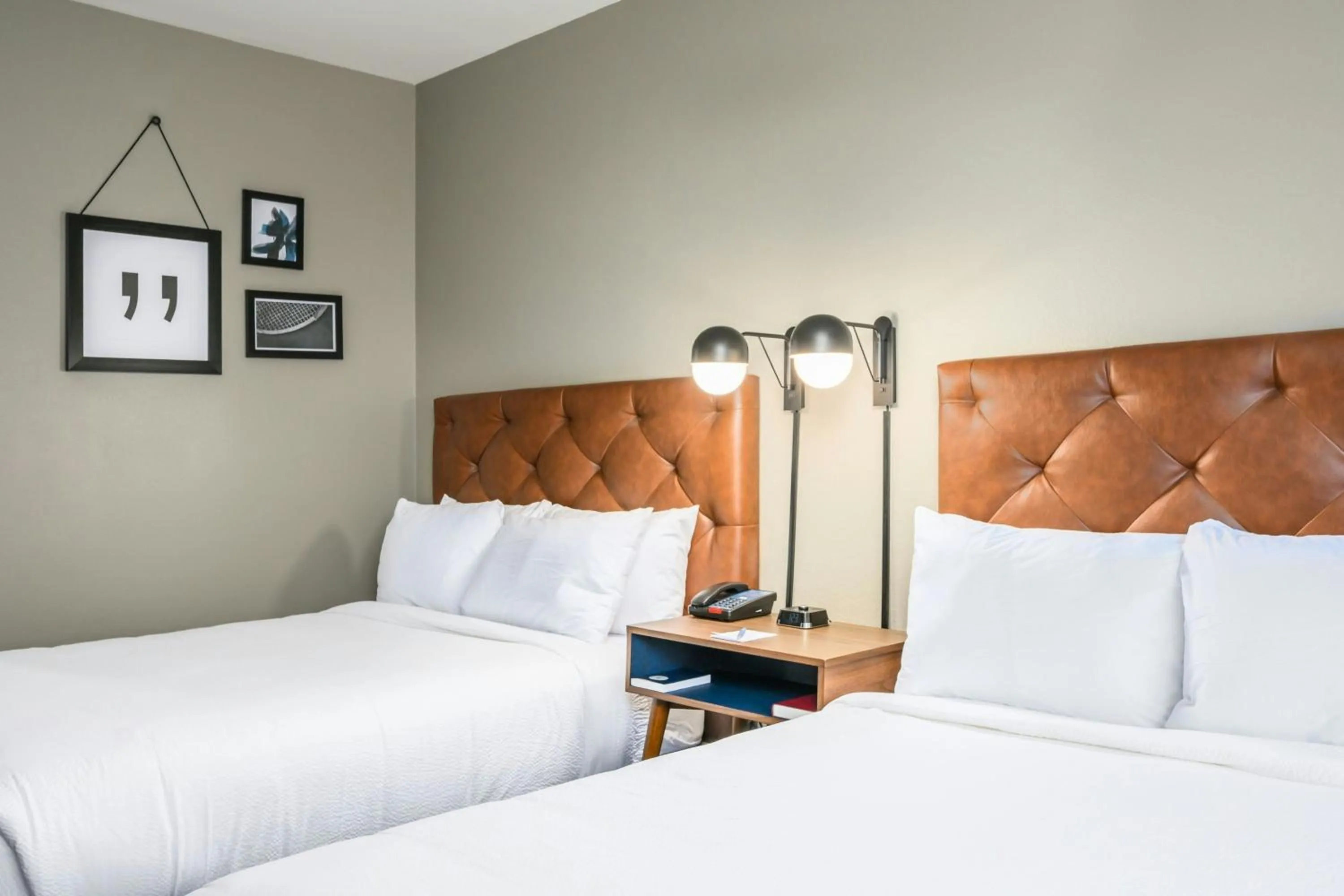 Photo of the whole room, Bed in Four Points by Sheraton Bedford Manchester Airport