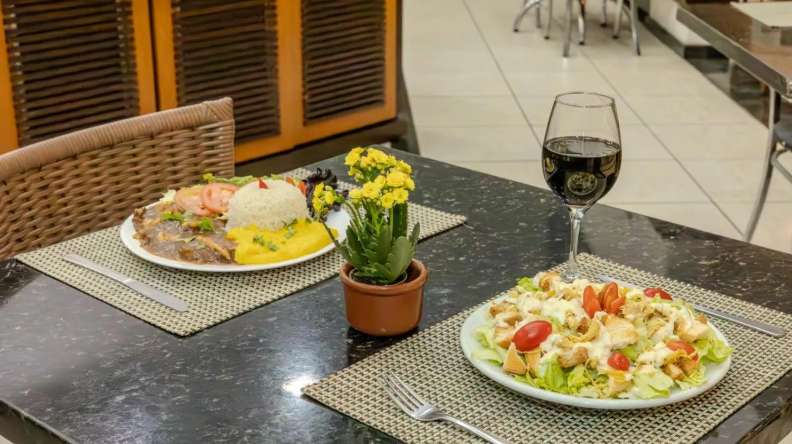 Restaurant/places to eat in Nobile Inn Jundiaí