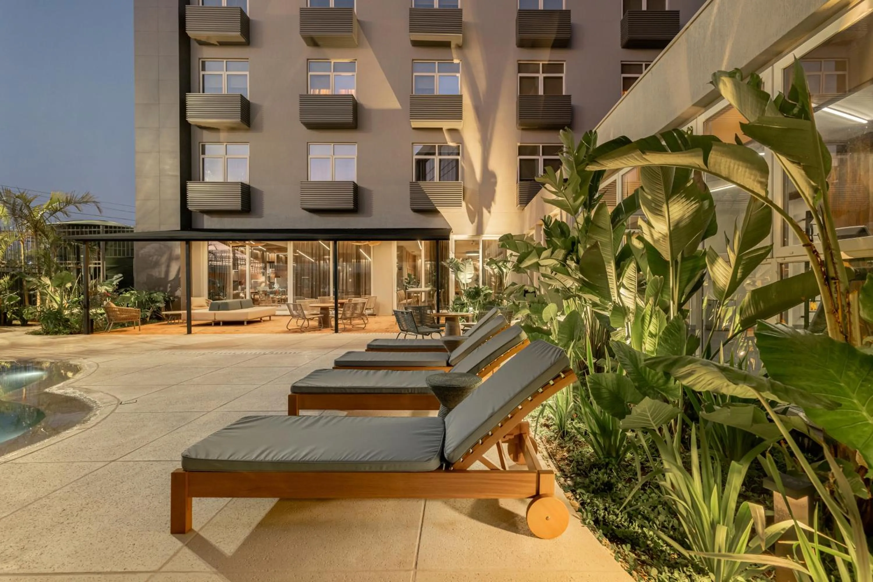 Swimming pool in Intercity Porto Alegre Aeroporto