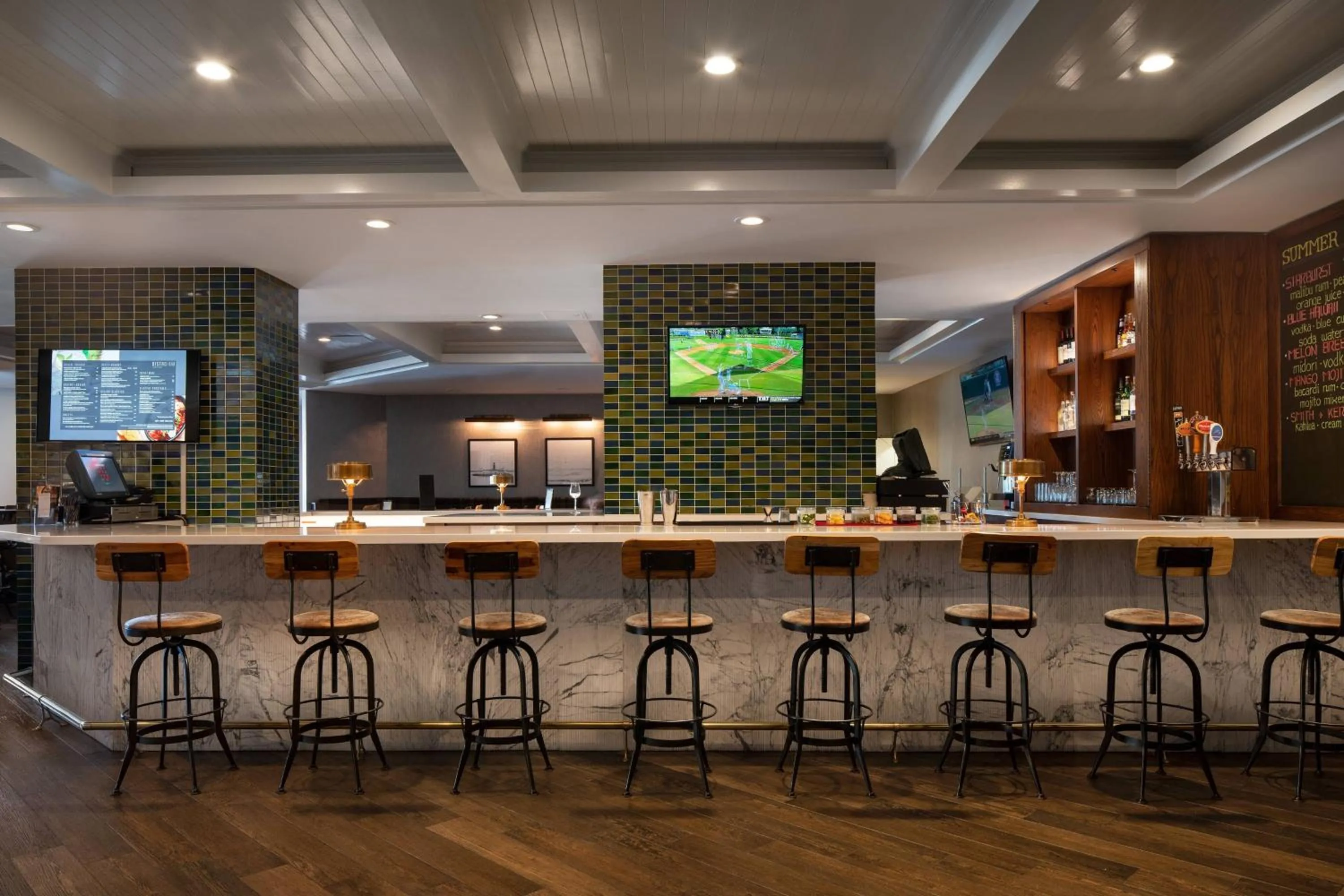 Breakfast in Courtyard Seattle Downtown/Lake Union