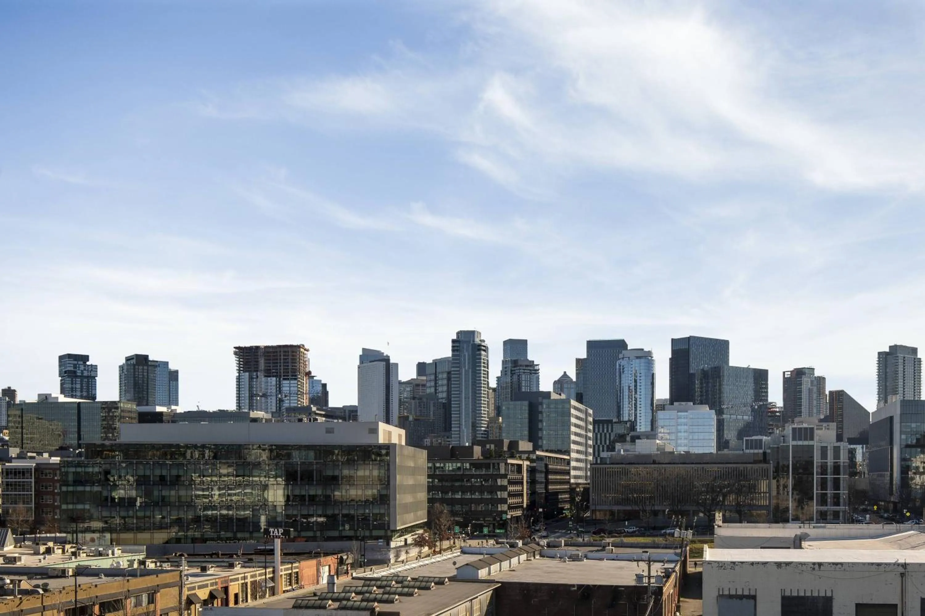 Photo of the whole room in Courtyard Seattle Downtown/Lake Union