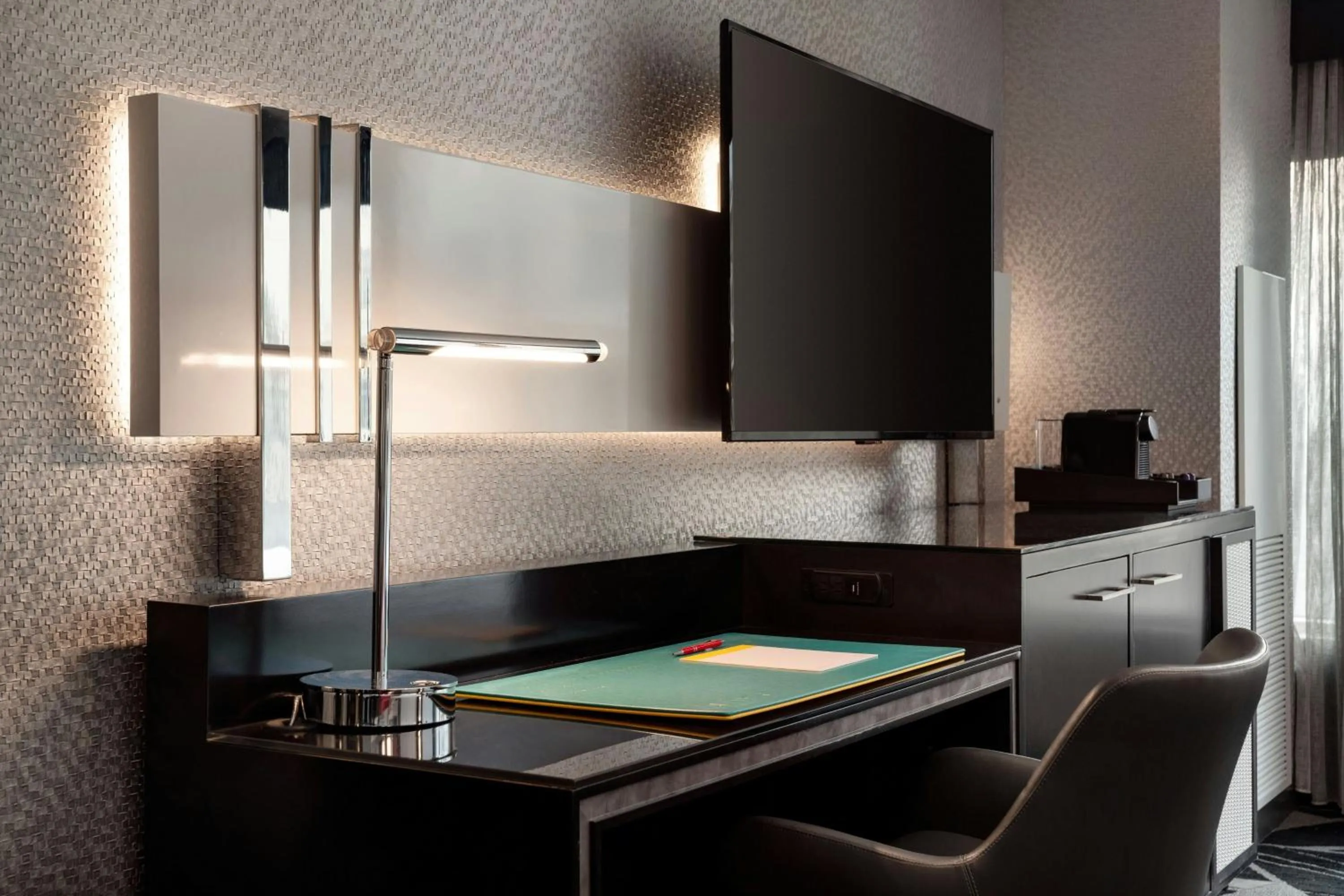 Photo of the whole room in The Clancy, Autograph Collection