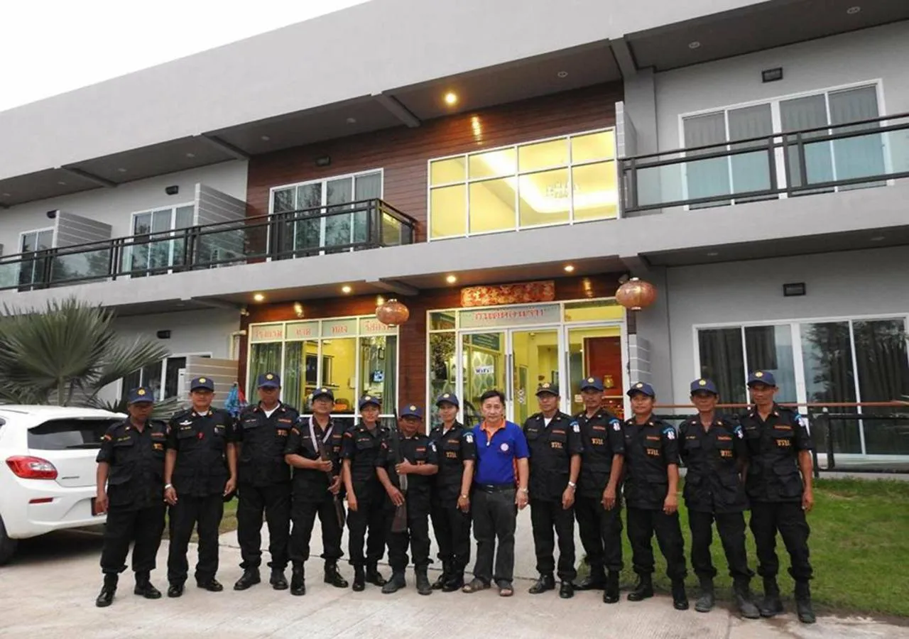 People in Hadthong Resort